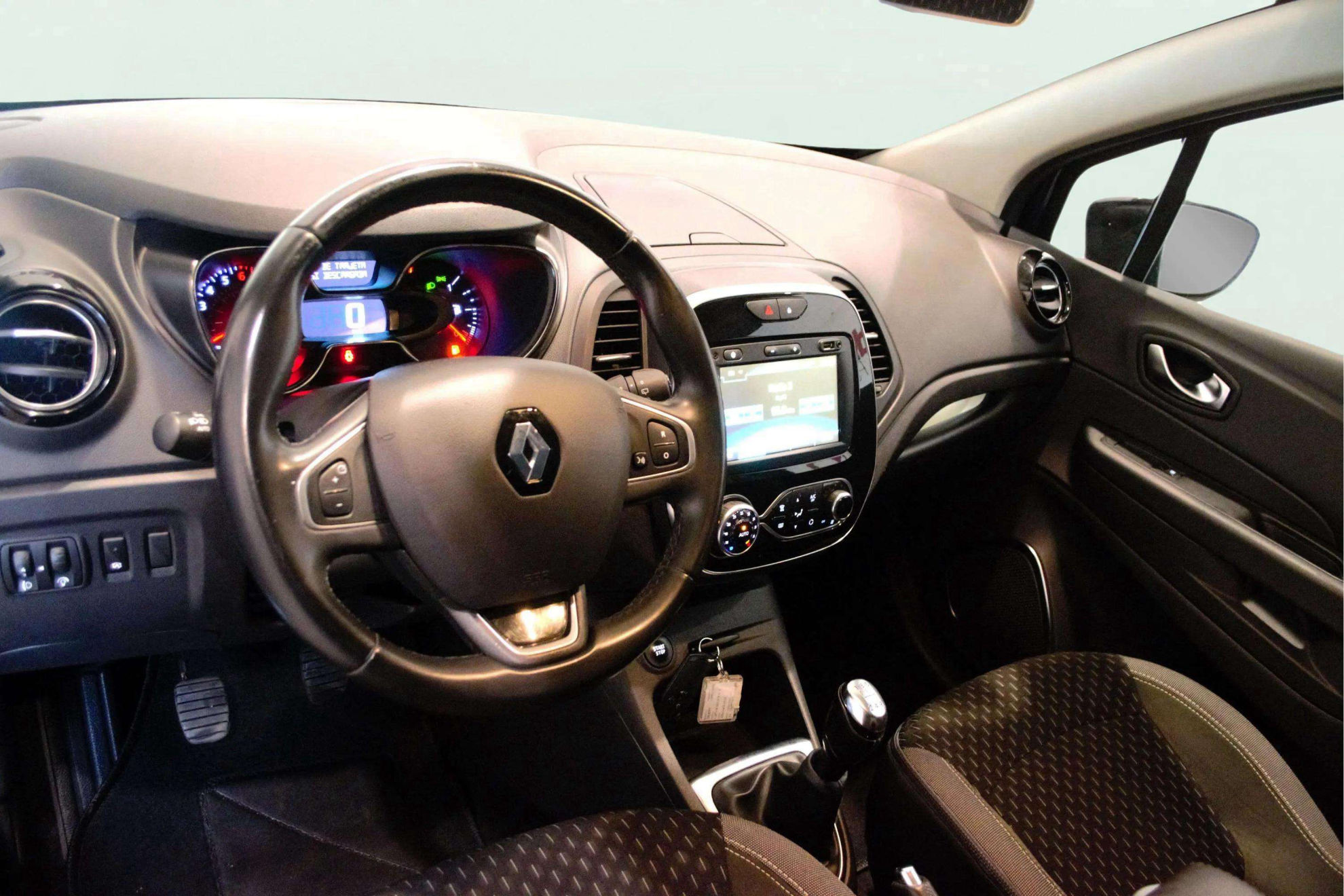 Renault Captur Limited TCe -18 - foto 14