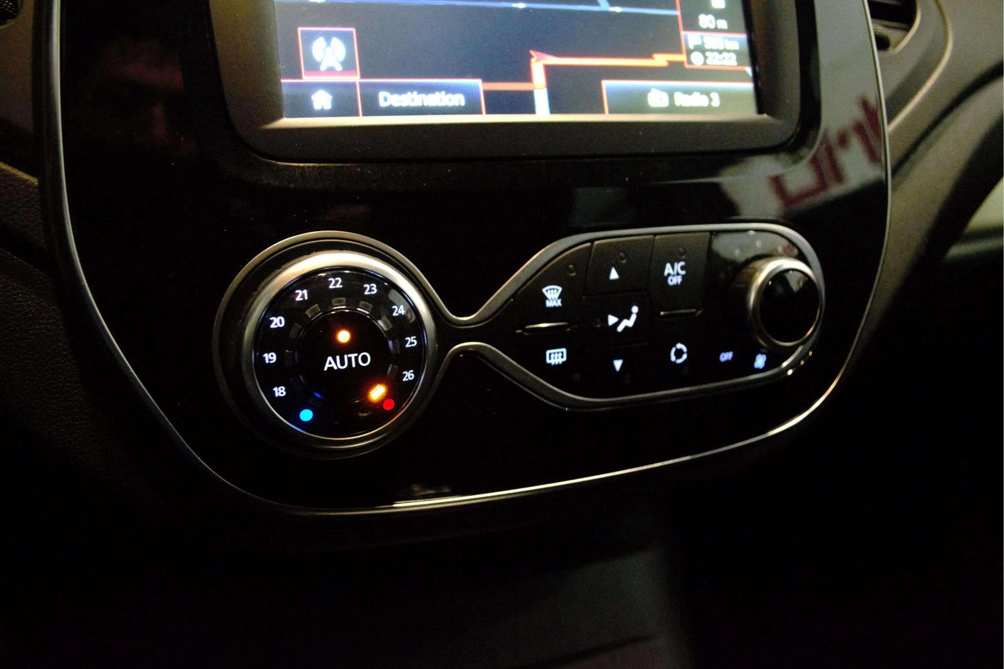 Renault Captur Limited TCe -18 - foto 29