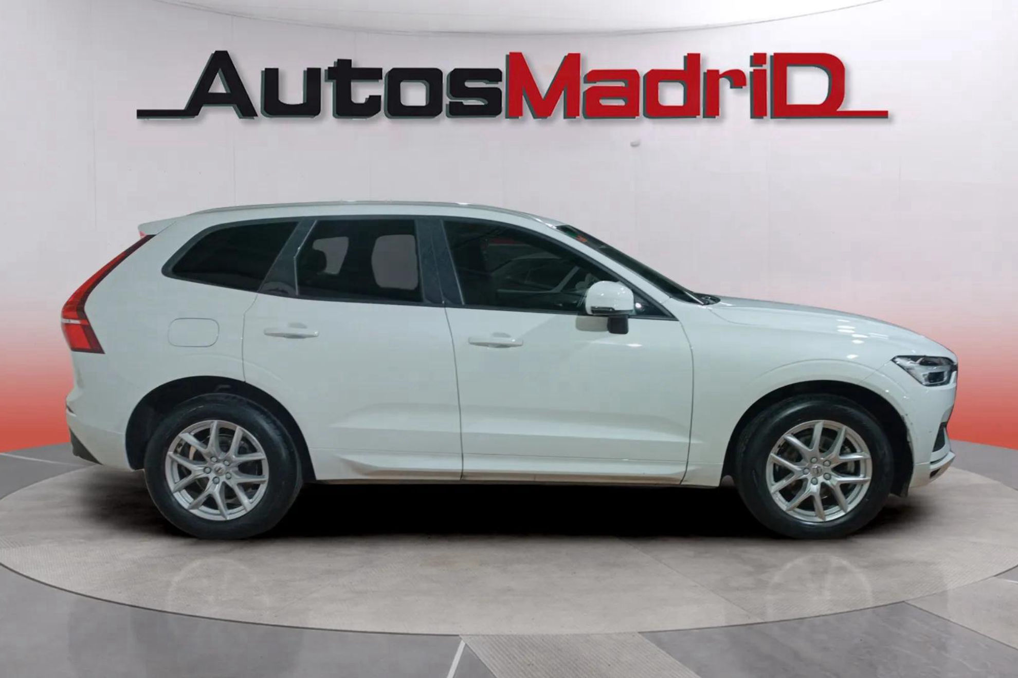 Volvo XC60 2.0 D3 Momentum - foto 9