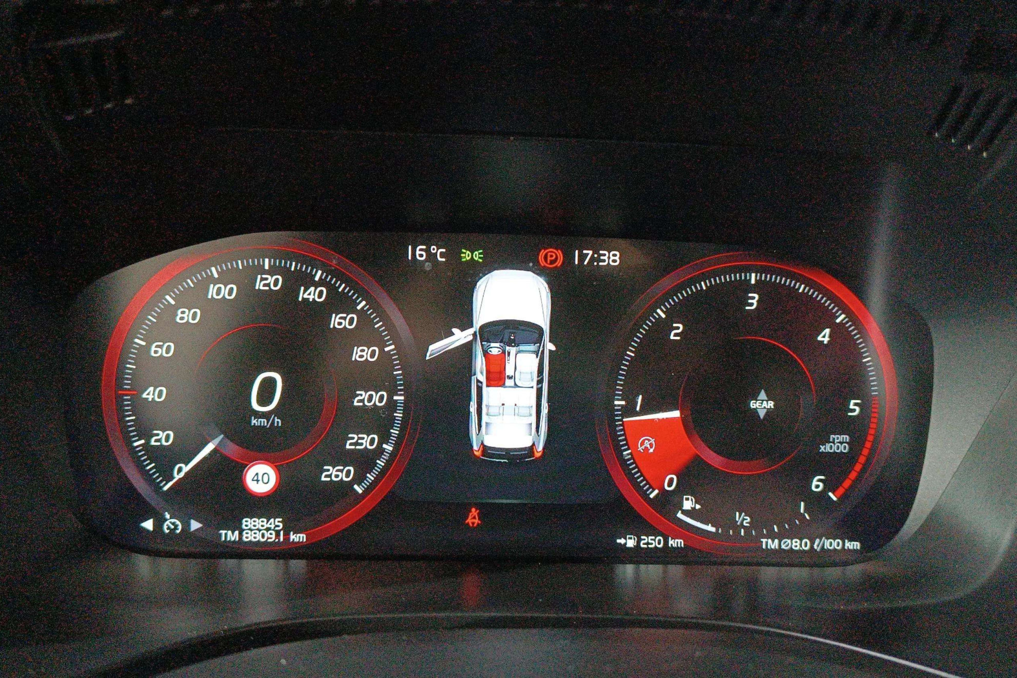 Volvo XC60 2.0 D3 Momentum - foto 13