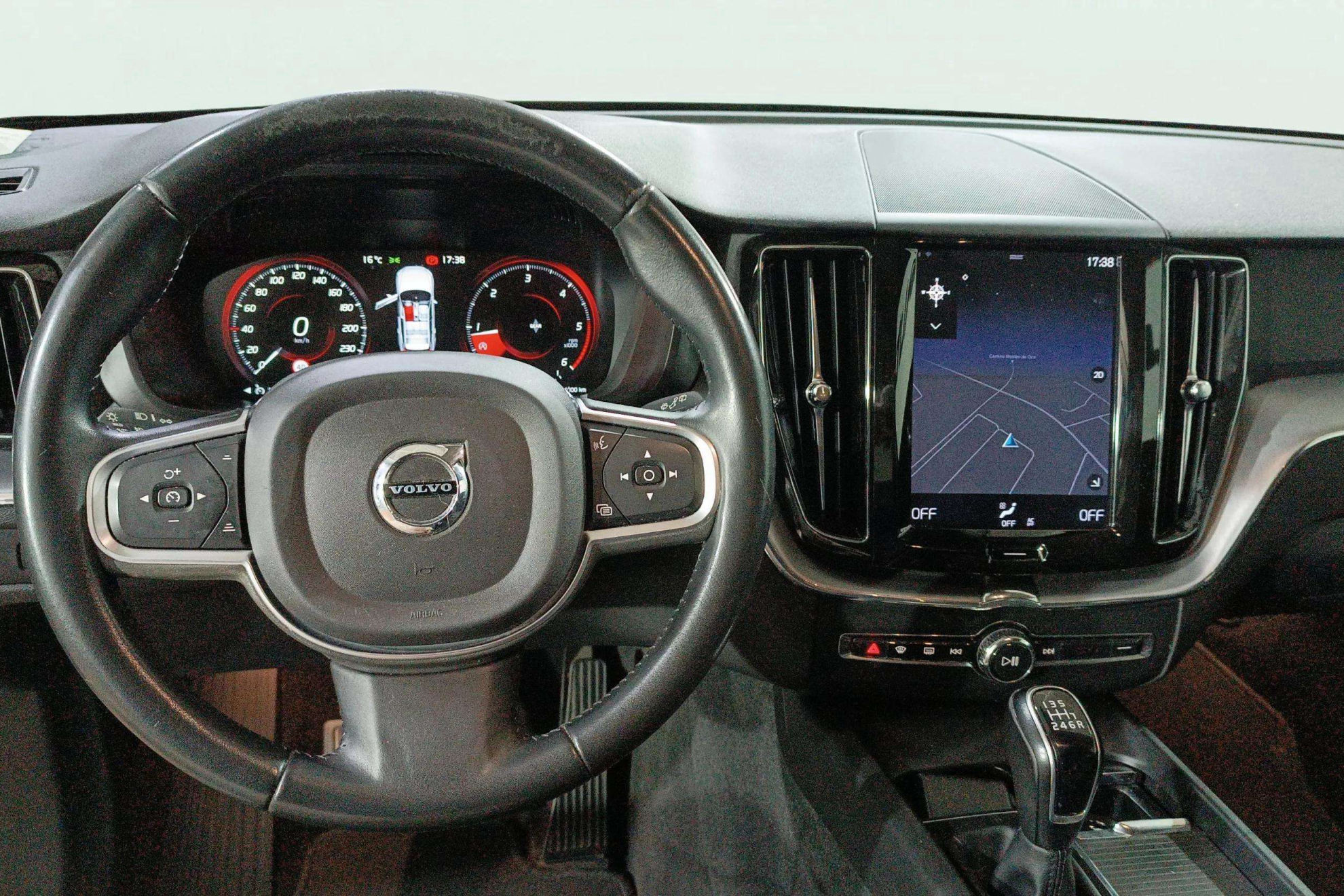 Volvo XC60 2.0 D3 Momentum - foto 12