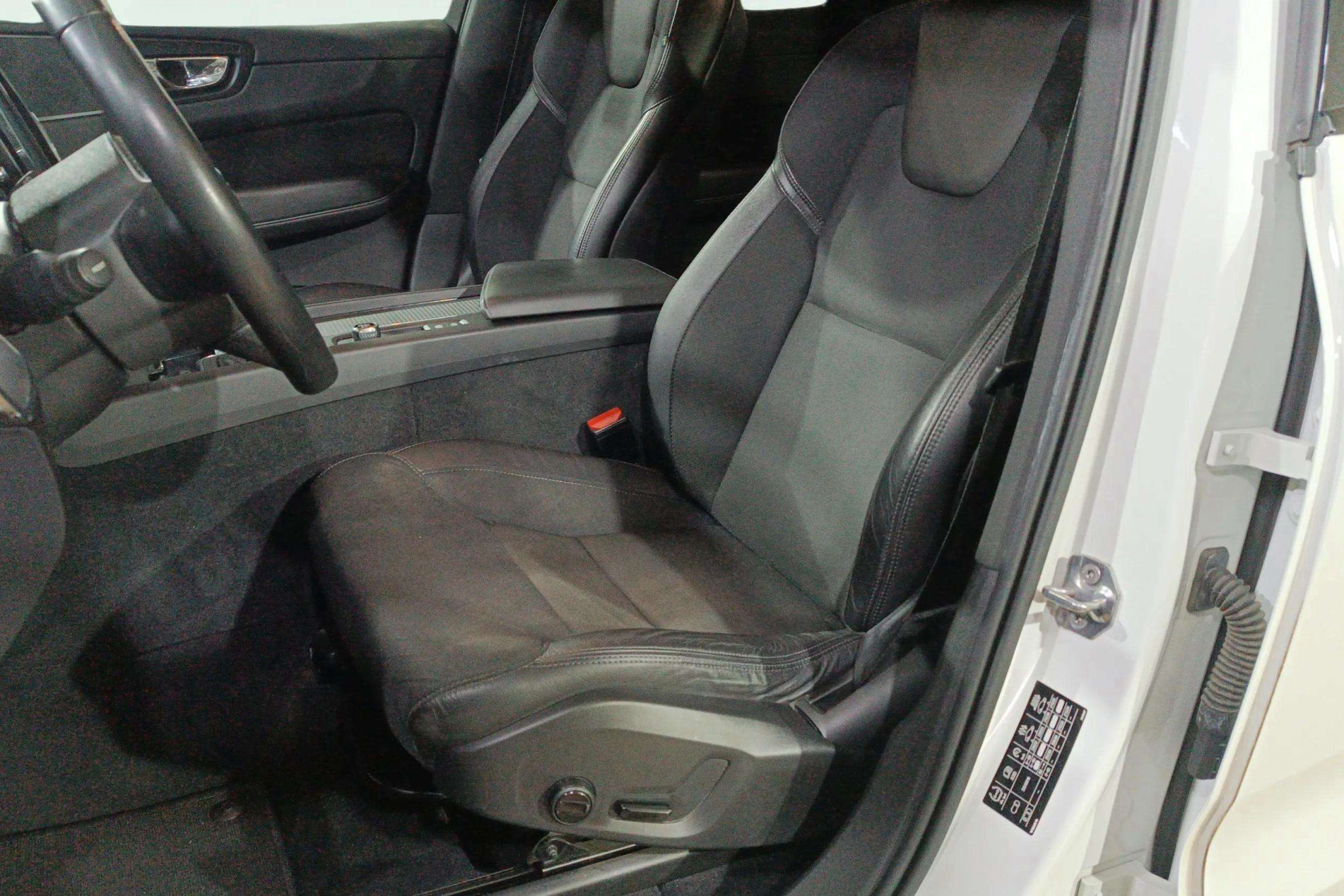 Volvo XC60 2.0 D3 Momentum - foto 14