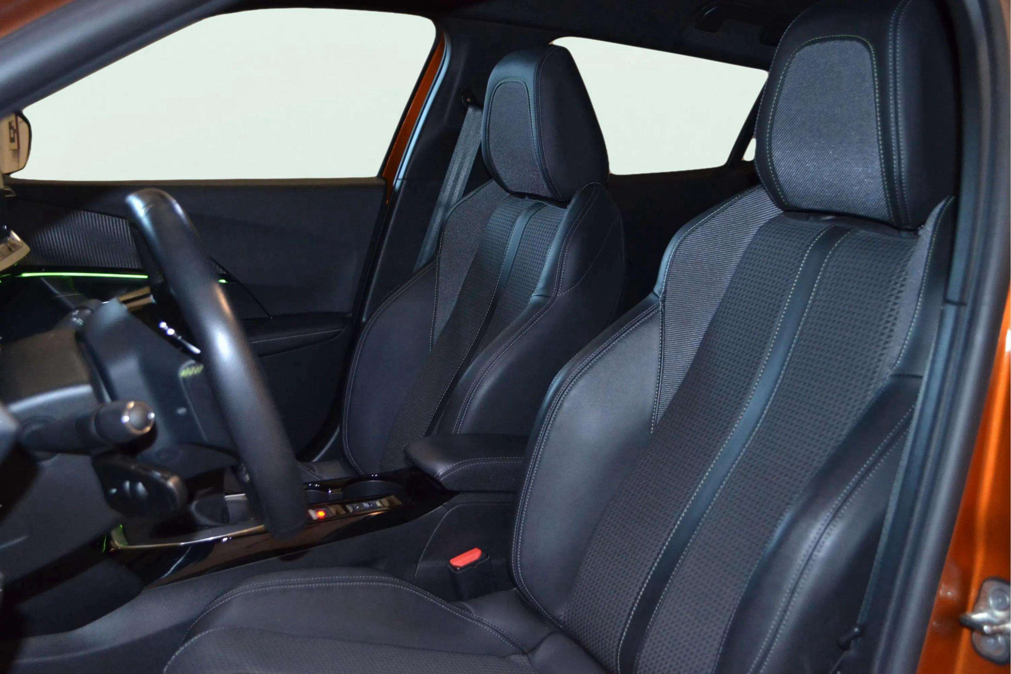 Peugeot 2008 GT PureTech 130 - foto 12