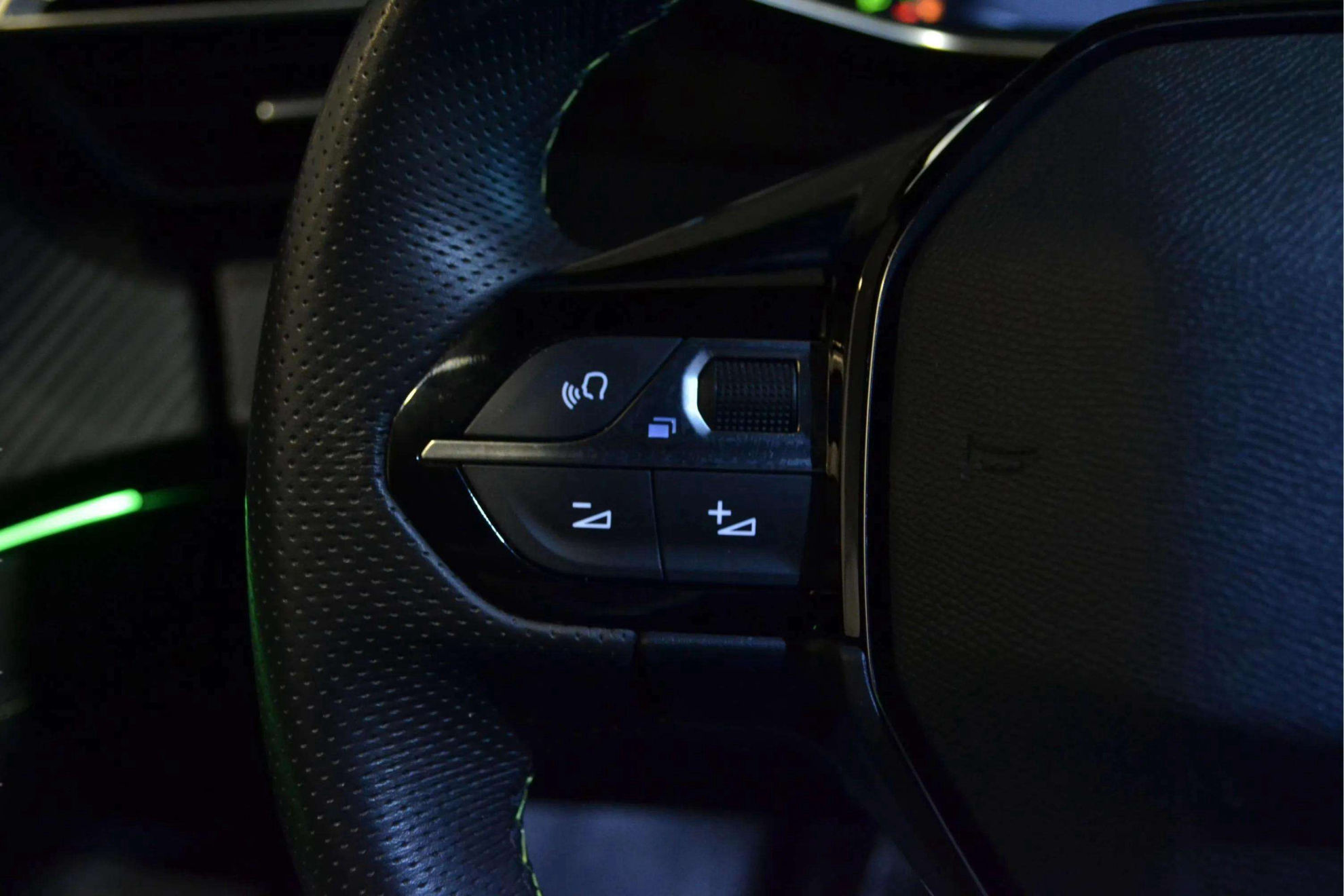 Peugeot 2008 GT PureTech 130 - foto 18