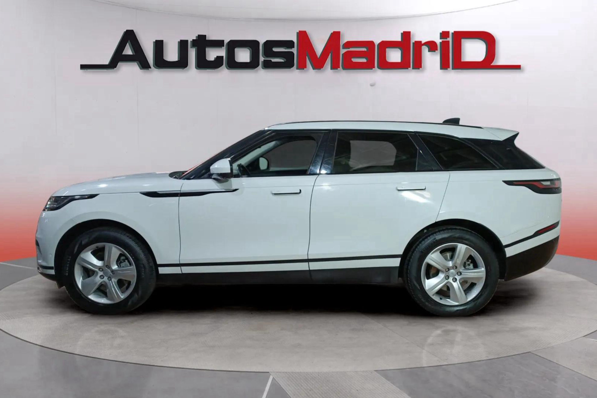 Land Rover Range Rover Velar 2.0D I4 4WD - foto 6