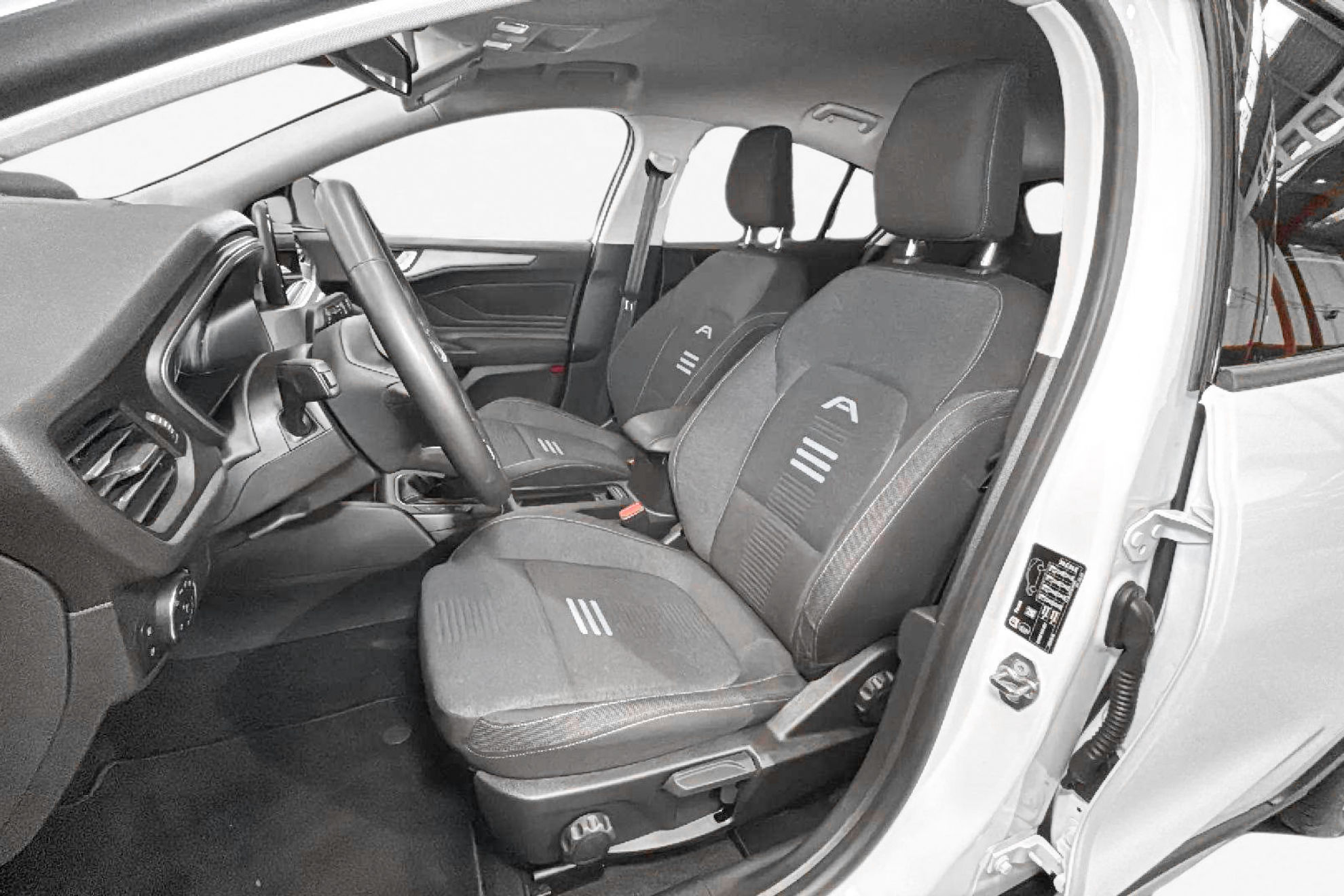 Ford Focus 1.0 EcoBoost MHEV Active - foto 19