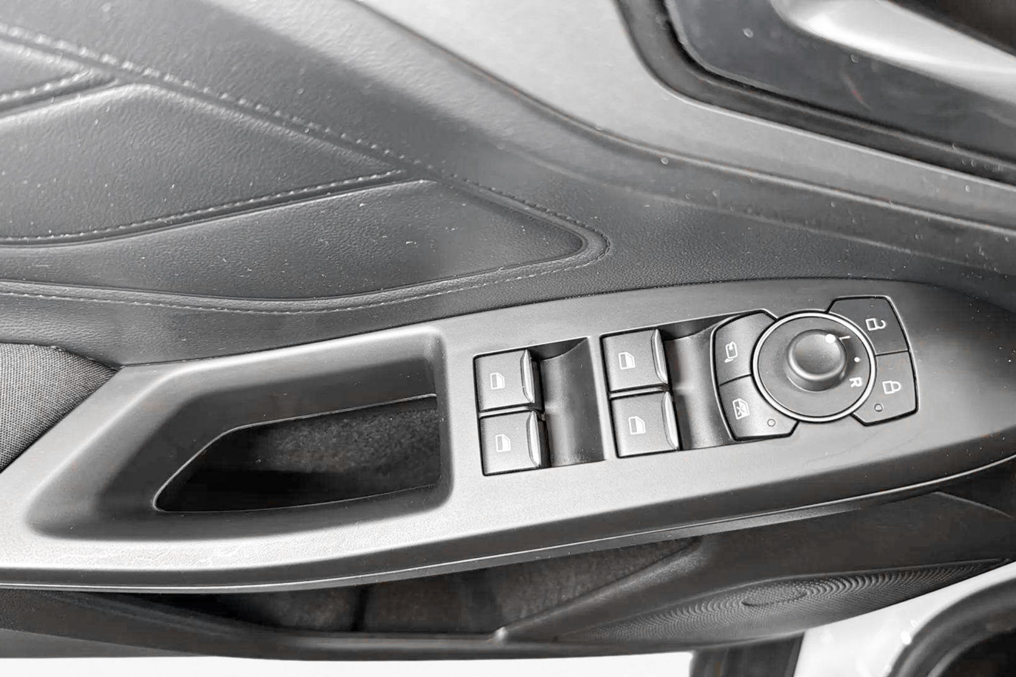 Ford Focus 1.0 EcoBoost MHEV Active - foto 25