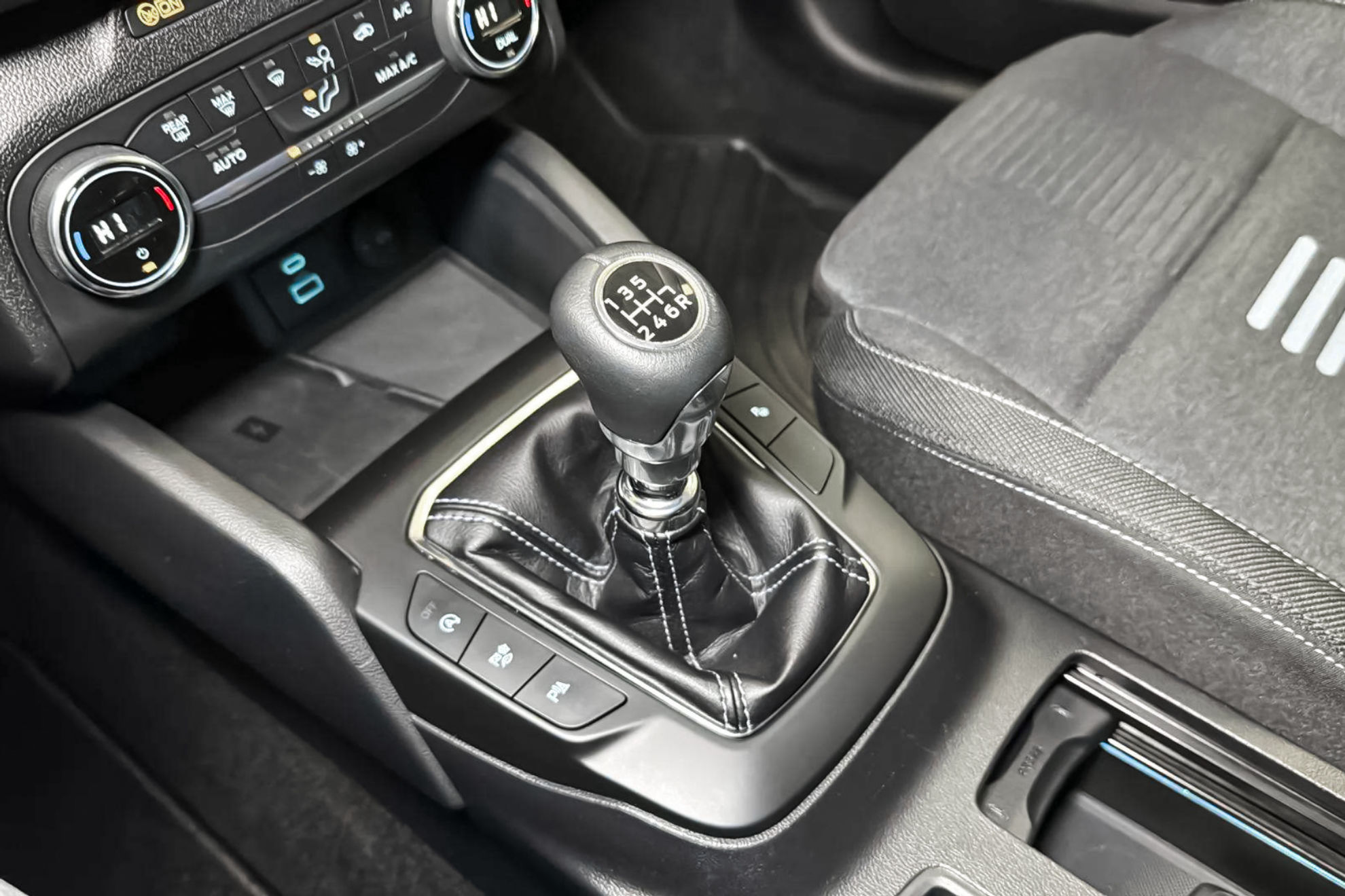 Ford Focus 1.0 EcoBoost MHEV Active - foto 39
