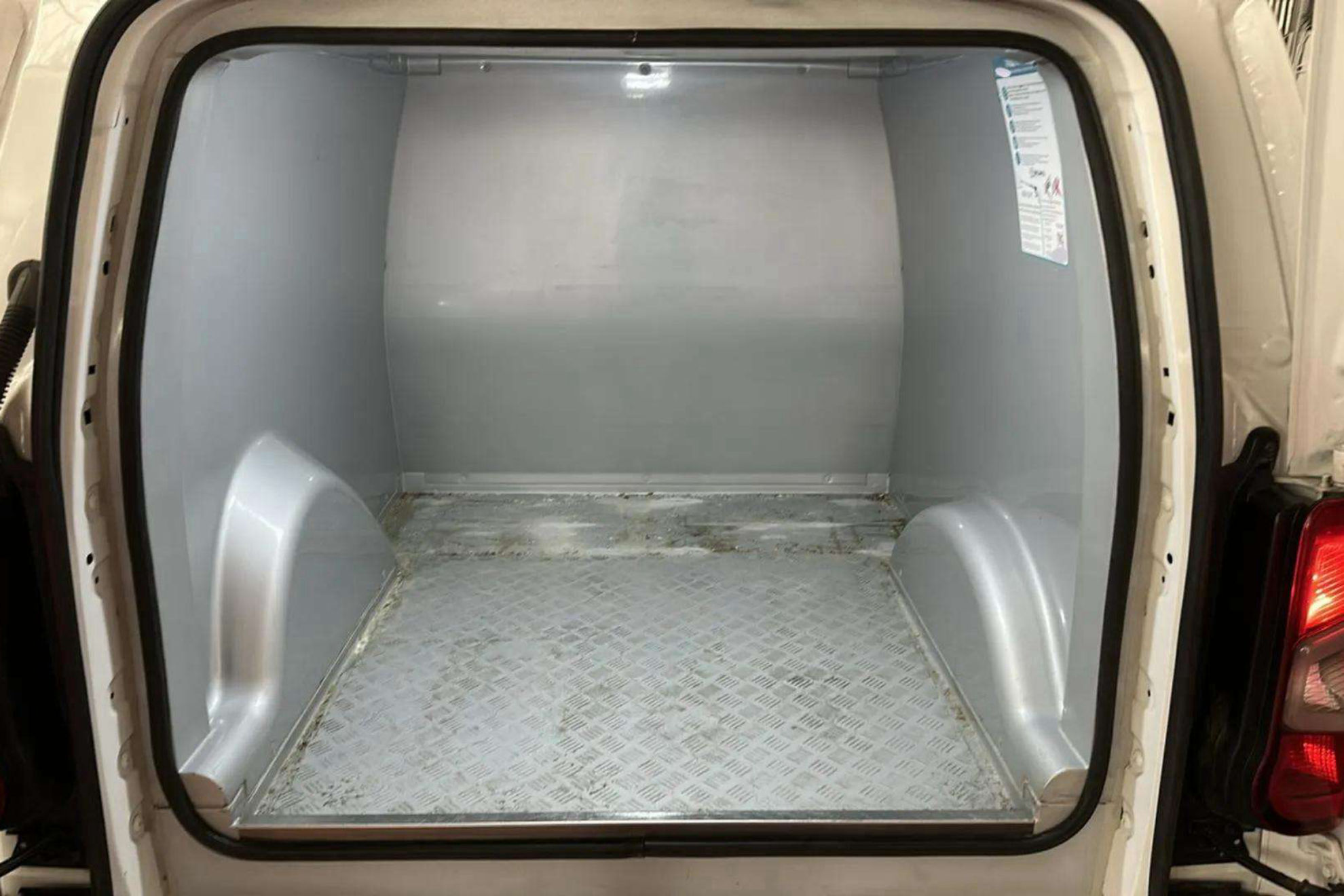 Peugeot Partner Premium Standard 1000kg BlueHDi - foto 10