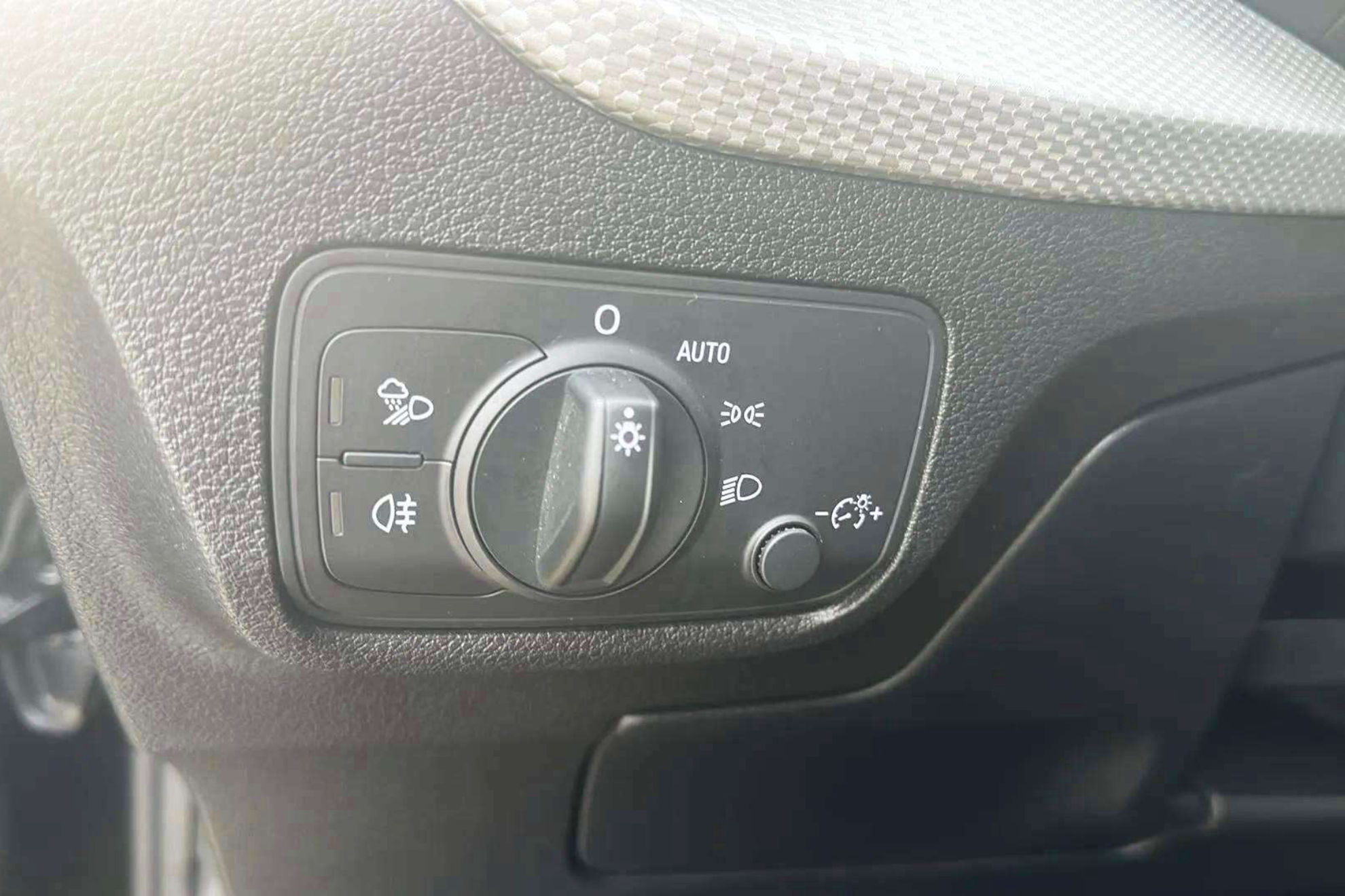 Audi Q2 Advanced 30 TFSI - foto 17