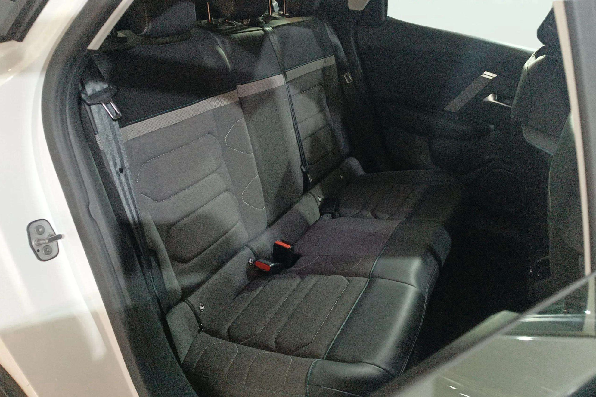 Citroën C4 BlueHDi 130 EAT8 Feel Pack - foto 15