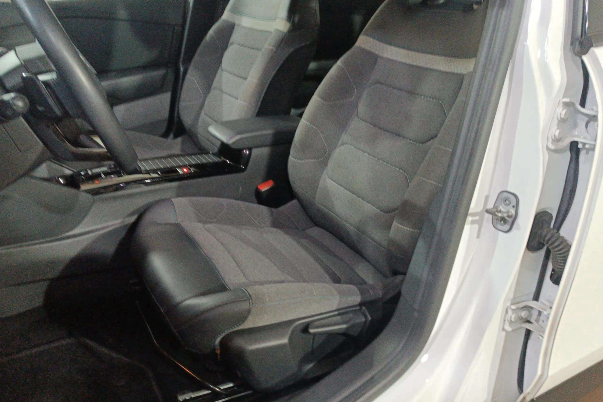 Citroën C4 BlueHDi 130 EAT8 Feel Pack - foto 14