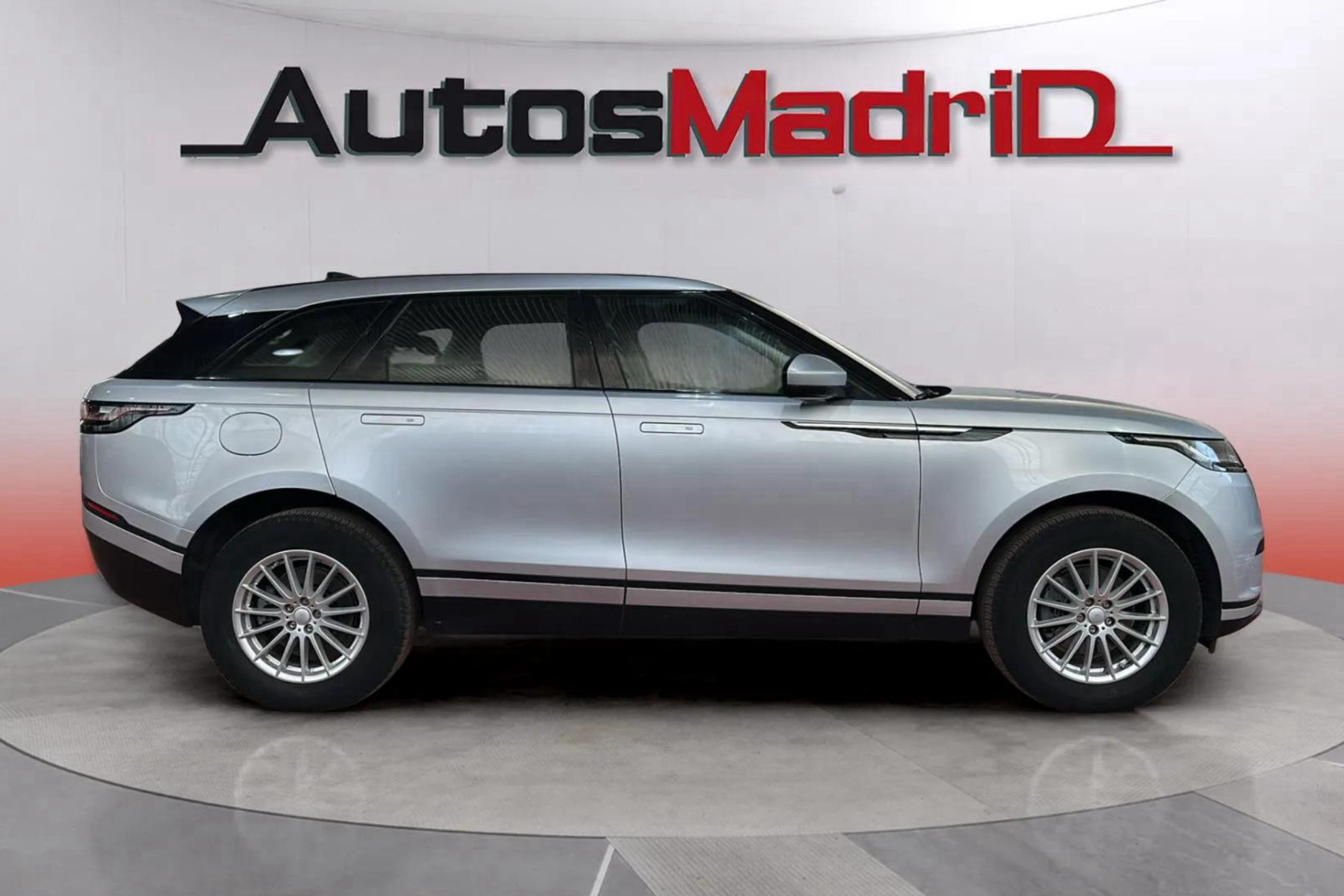 Land Rover Range Rover Velar 2.0 D180 4WD - foto 4