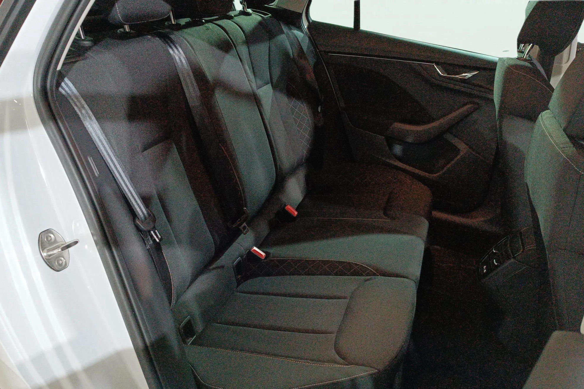 Škoda Scala 1.0 TSI DSG Ambitio - foto 15