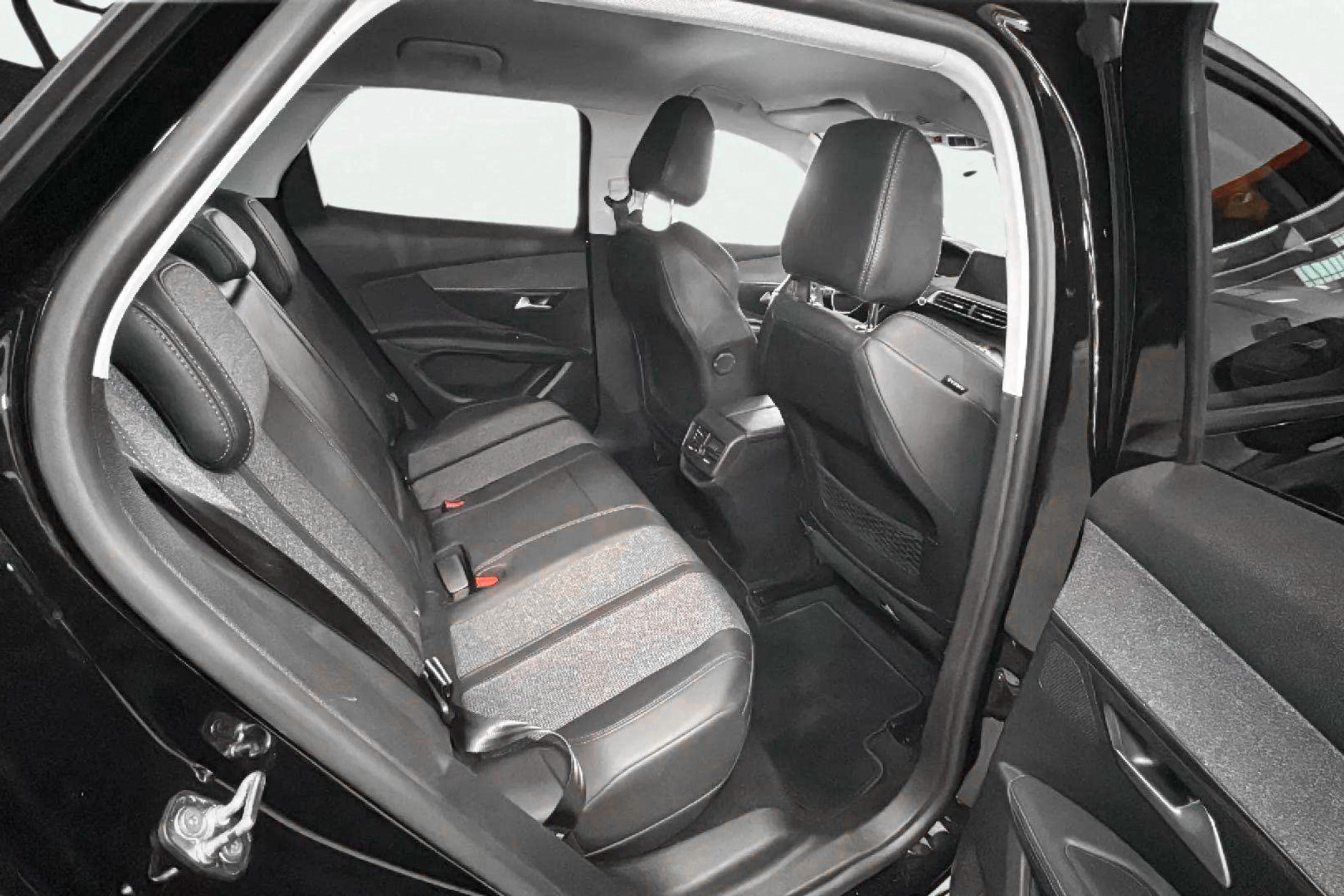 Peugeot 3008 Hybrid 225 eEAT8 Allure - foto 17
