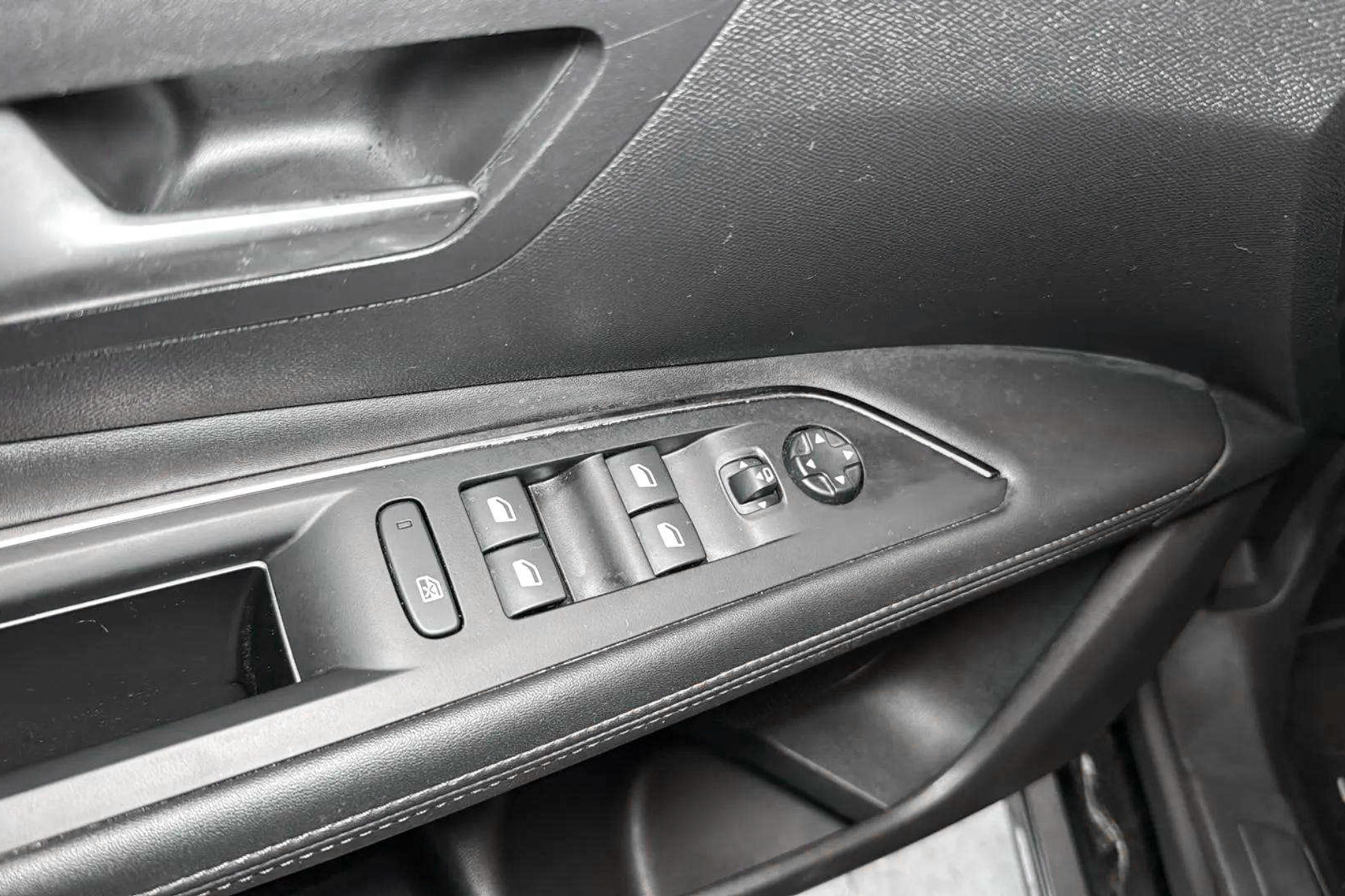 Peugeot 3008 Hybrid 225 eEAT8 Allure - foto 19