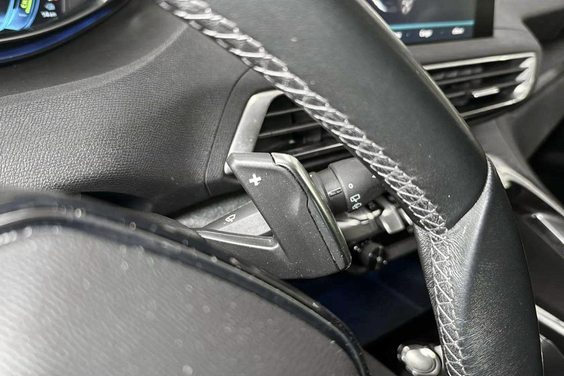 Peugeot 3008 Hybrid 225 eEAT8 Allure - foto 26