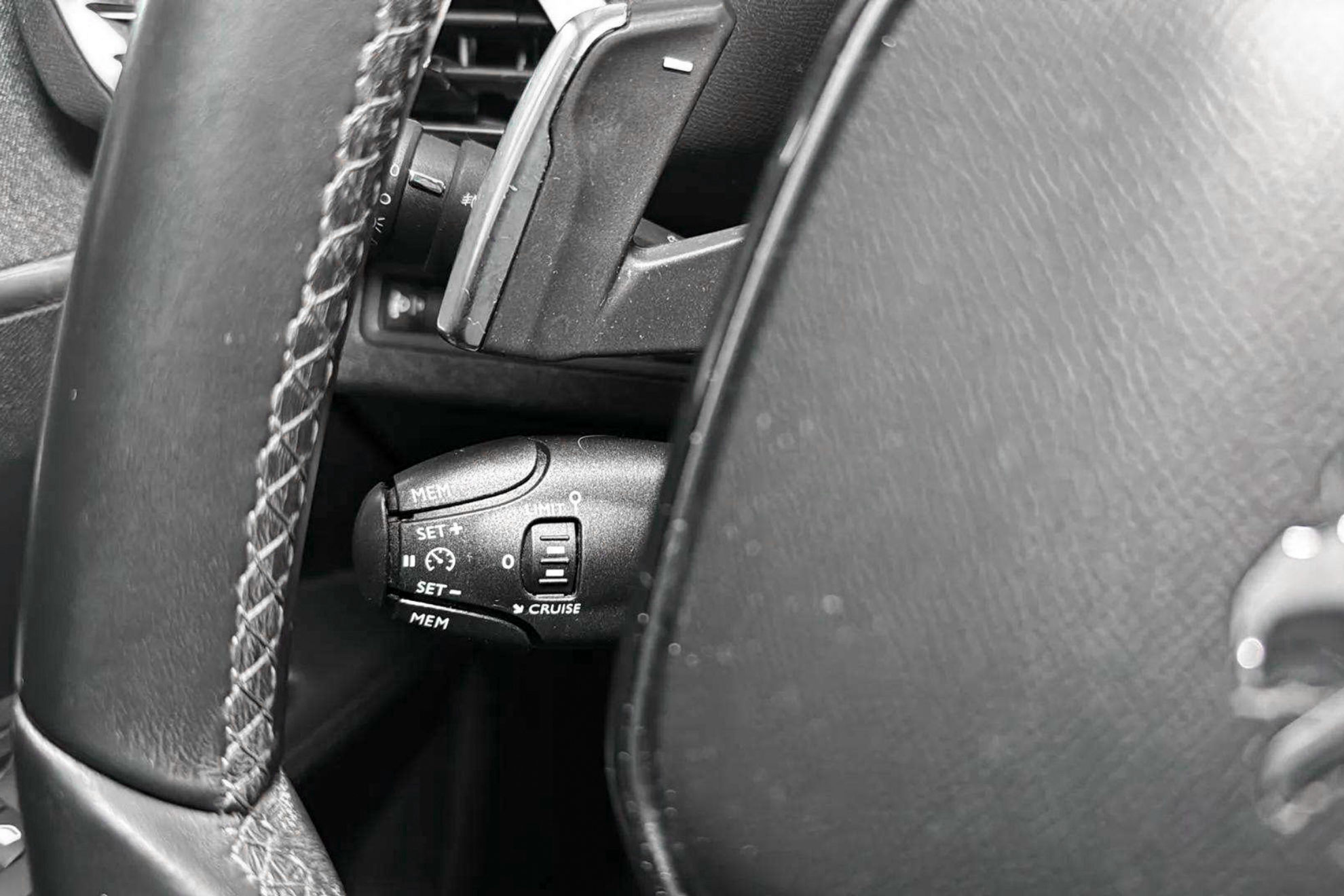 Peugeot 3008 Hybrid 225 eEAT8 Allure - foto 25