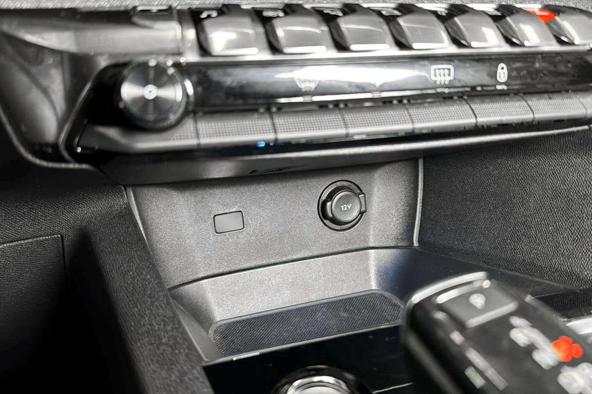 Peugeot 3008 Hybrid 225 eEAT8 Allure - foto 35