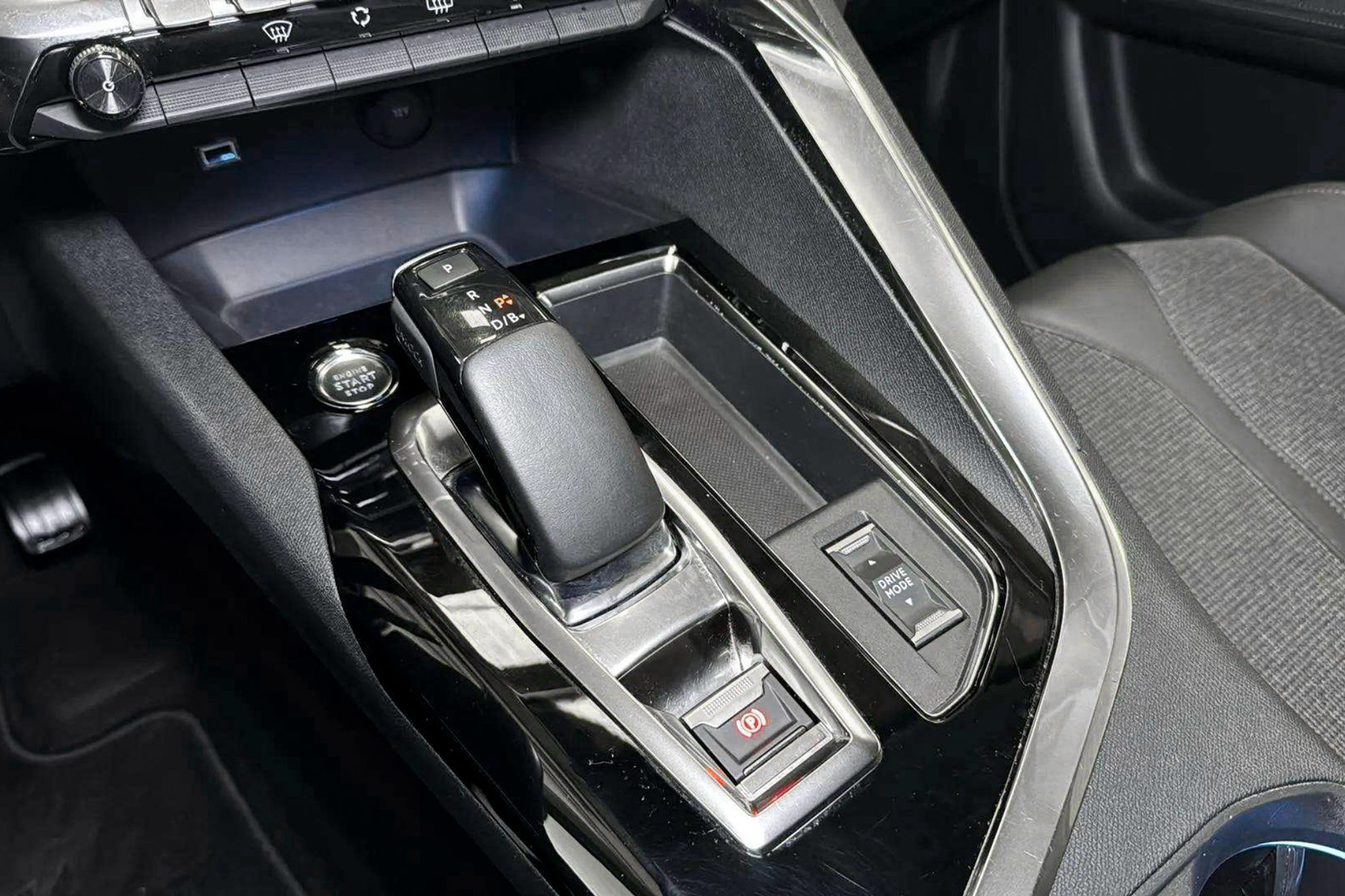 Peugeot 3008 Hybrid 225 eEAT8 Allure - foto 36