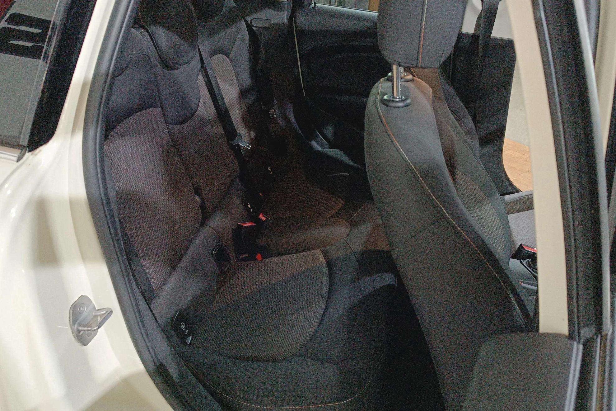 MINI Cooper One - foto 15