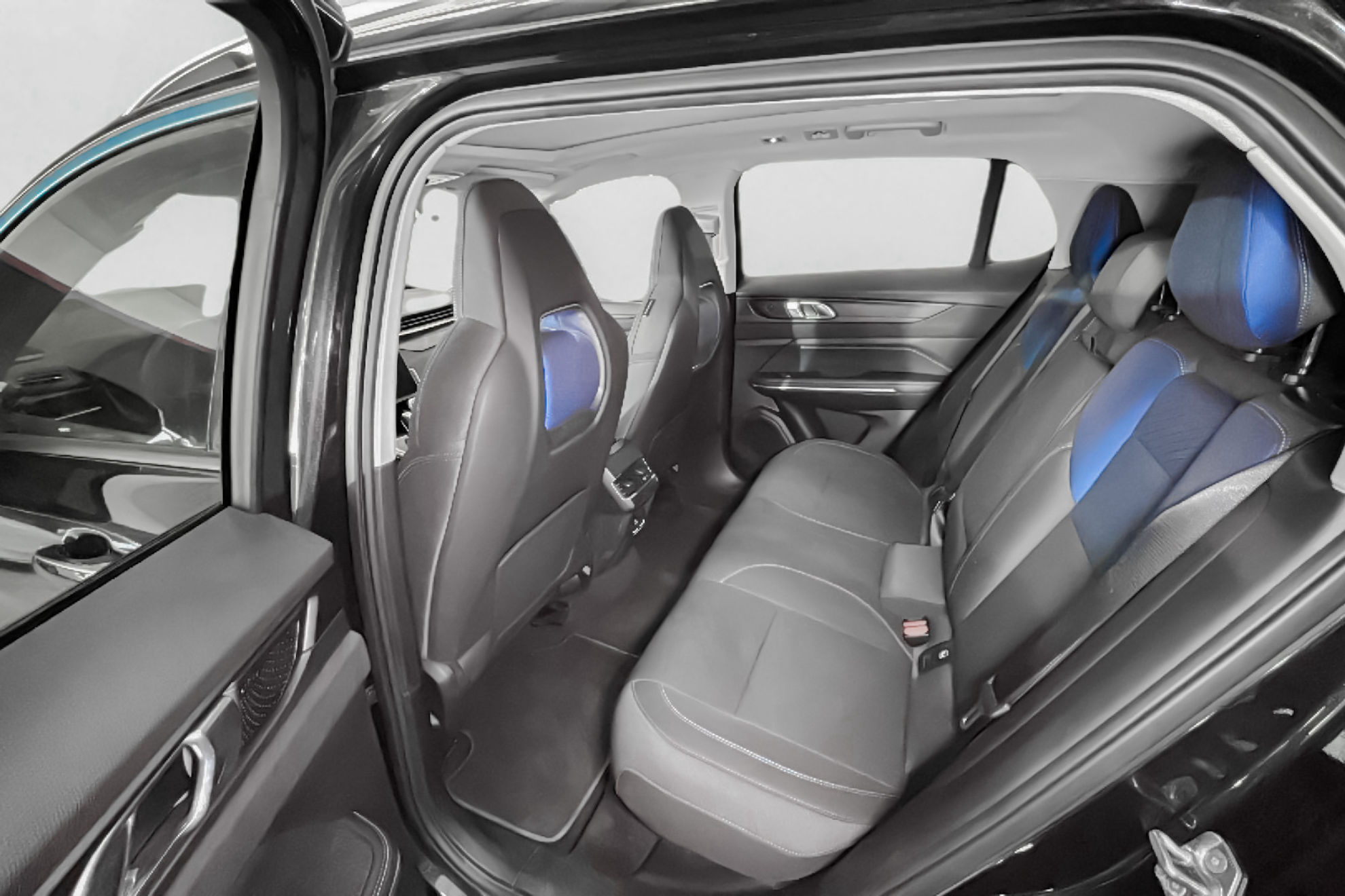 Lynk & Co 01 1.5 PHEV - foto 18