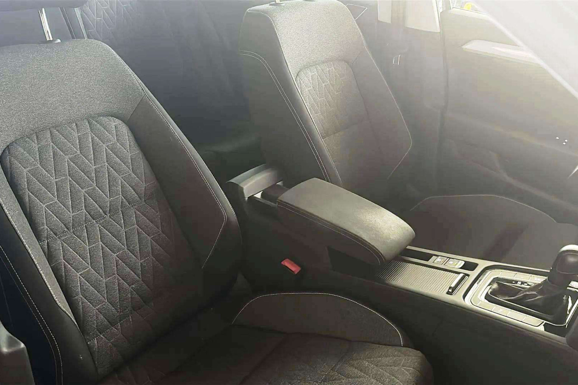 Volkswagen Passat Variant 2.0 TDI - foto 23