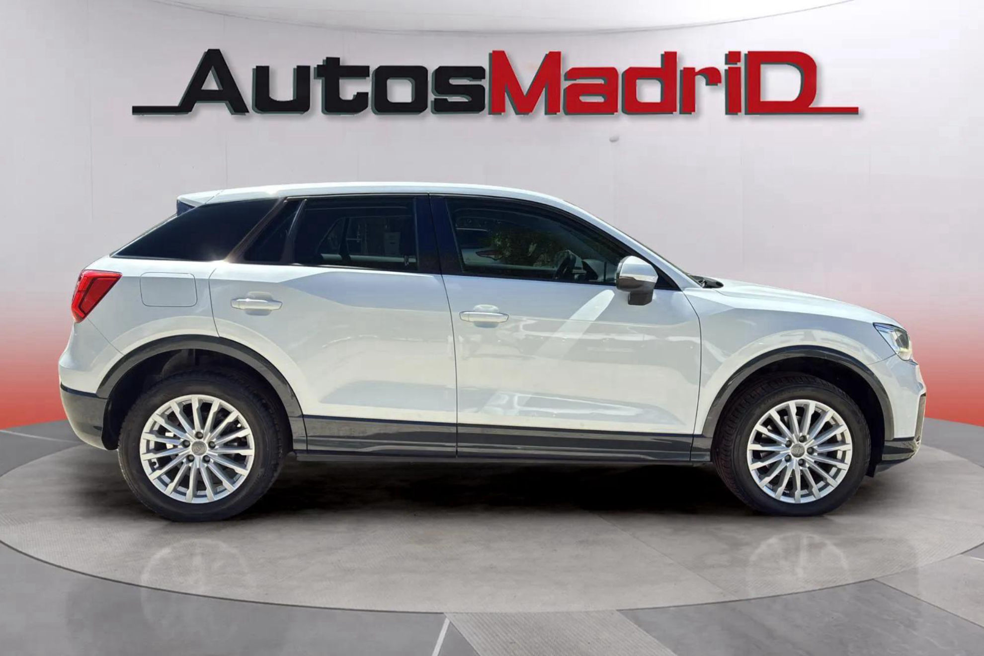Audi Q2 Advanced 30 TFSI - foto 2
