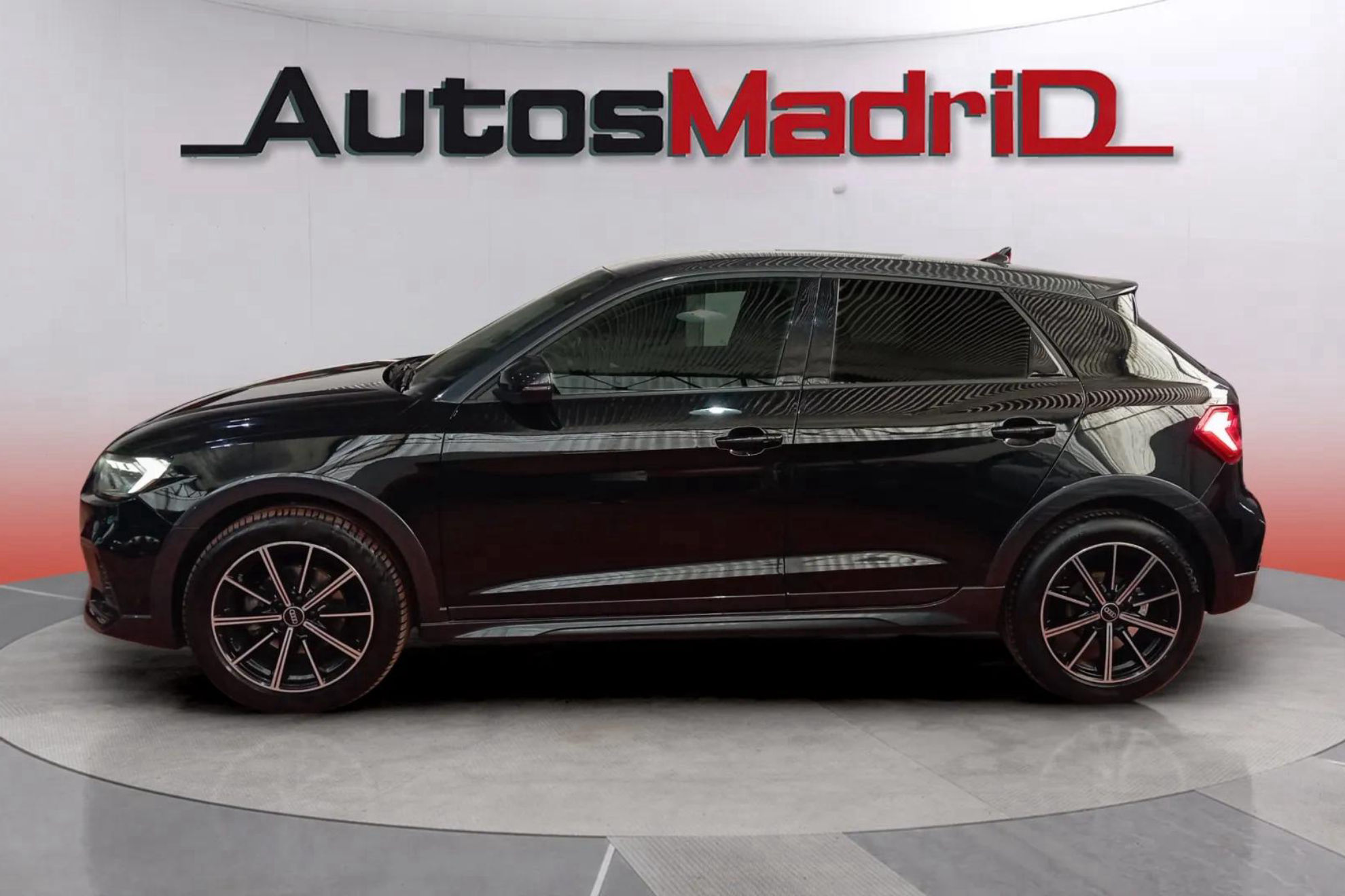 Audi A1 citycarver Black line 30 TFSI S tro - foto 4