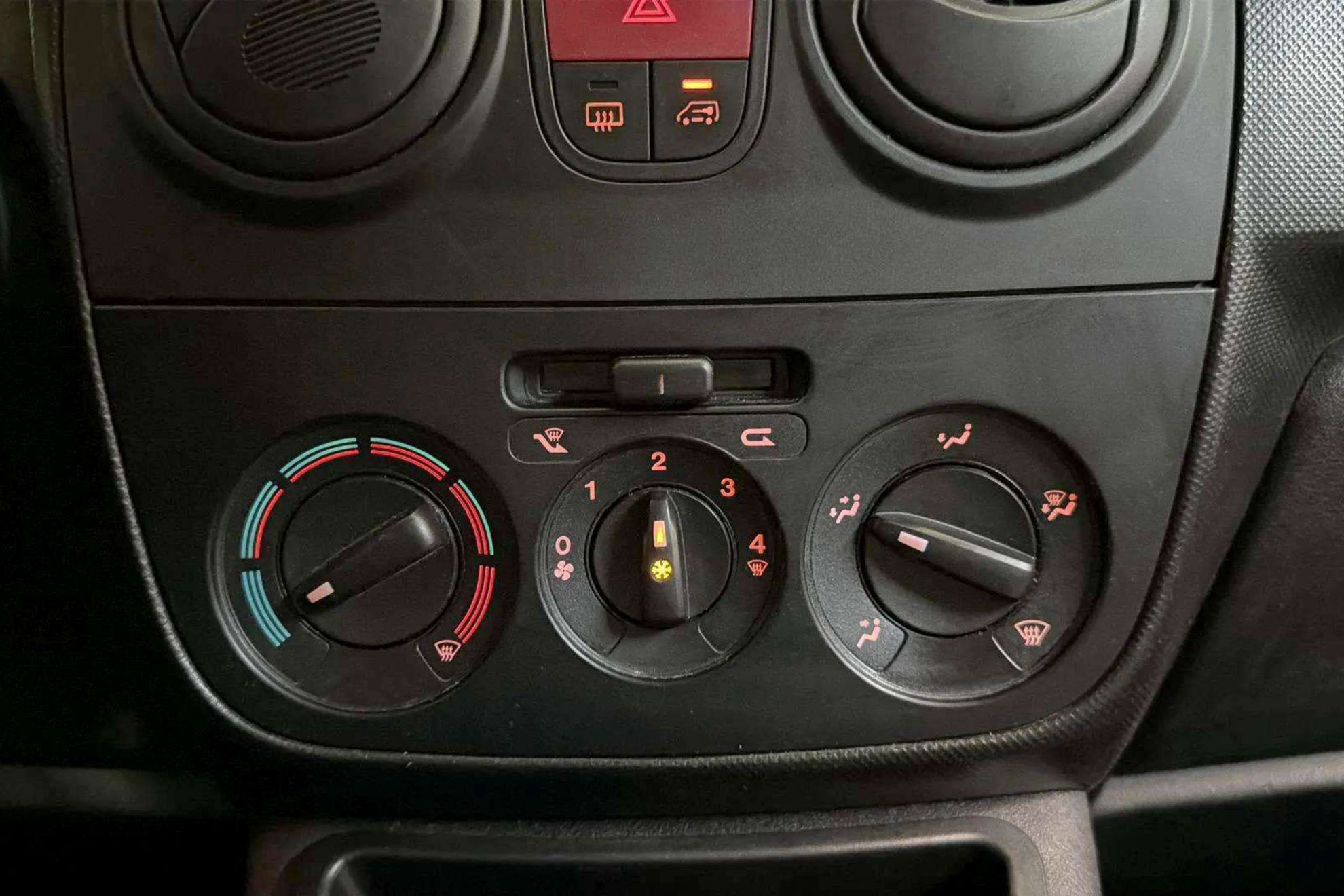 Fiat Fiorino Cargo Base N1 1.3 Mjet - foto 21