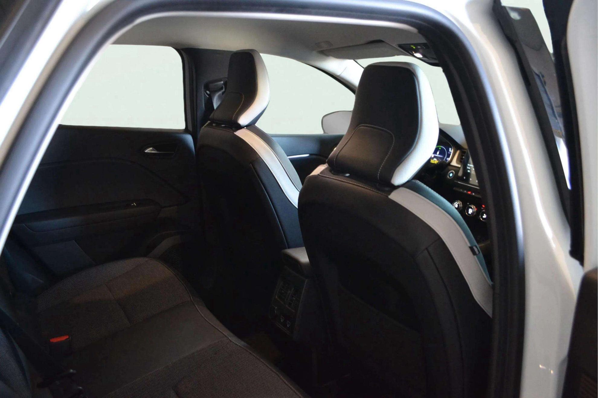 Renault Captur techno E-Tech full hybr. - foto 11