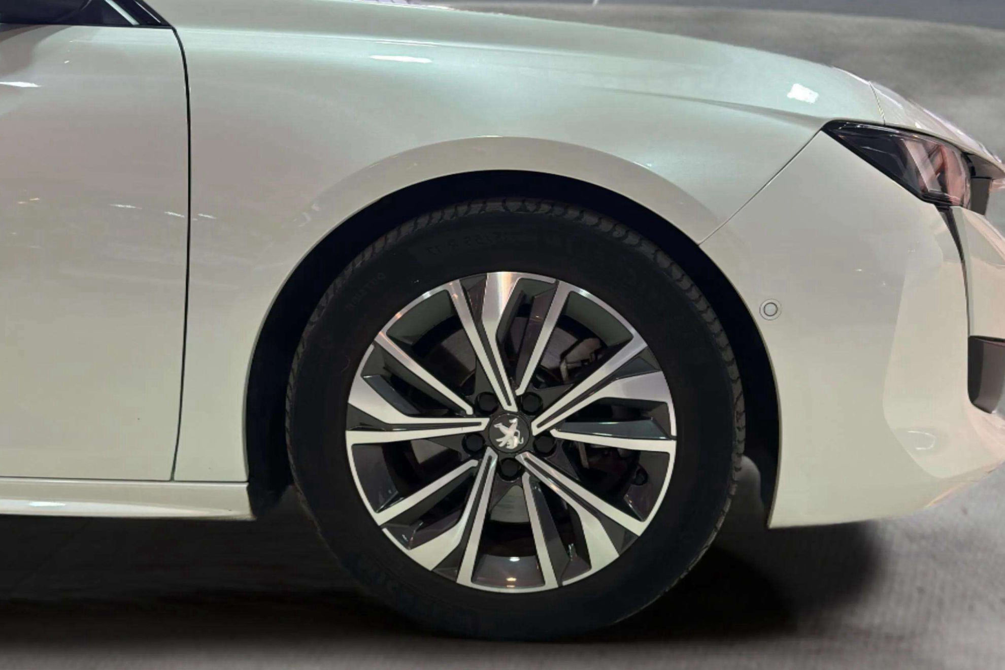Peugeot 508 Allure Pack Hybrid 225 e-EAT8 - foto 10