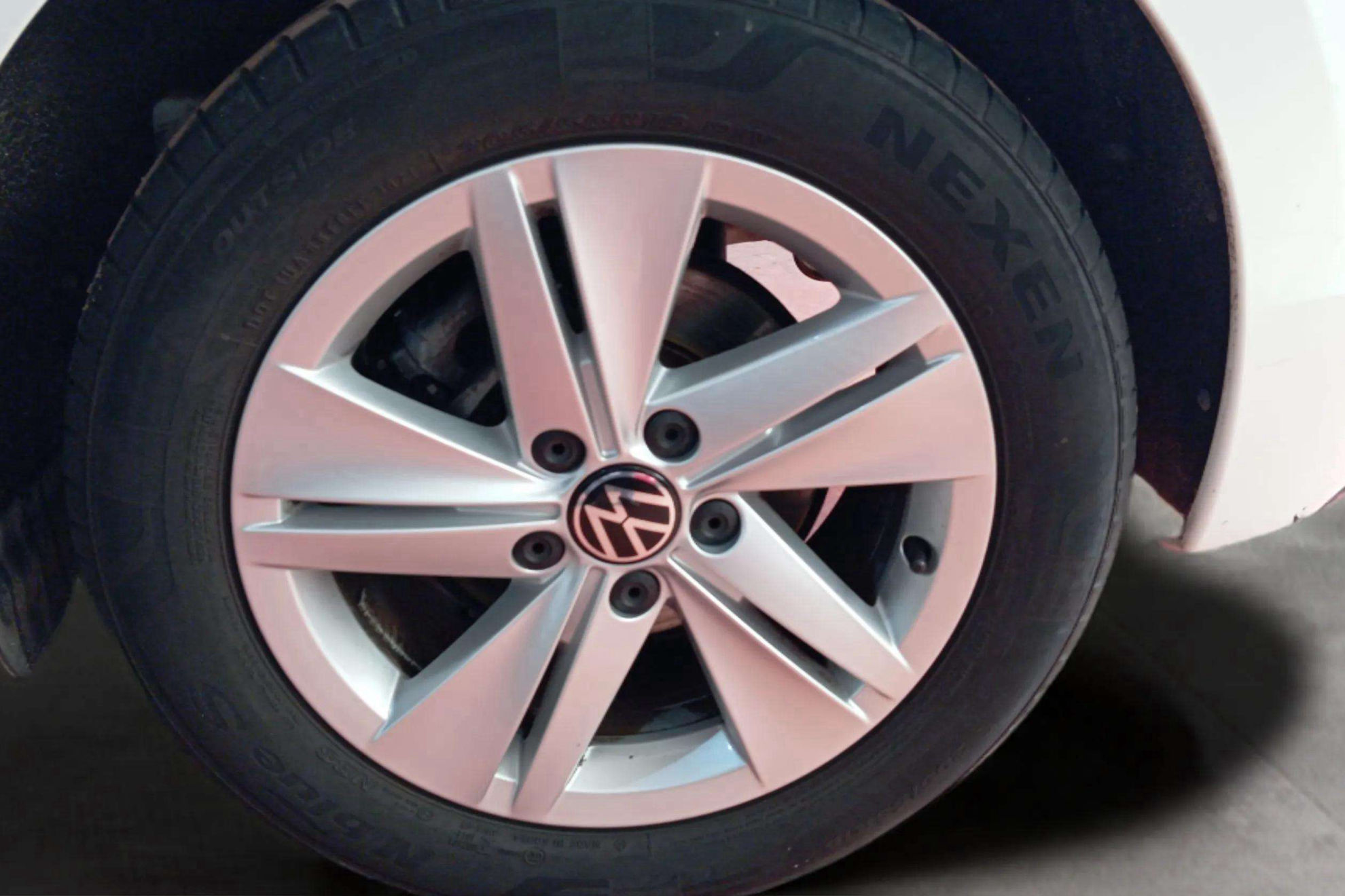 Volkswagen Golf 2.0 TDI - foto 11
