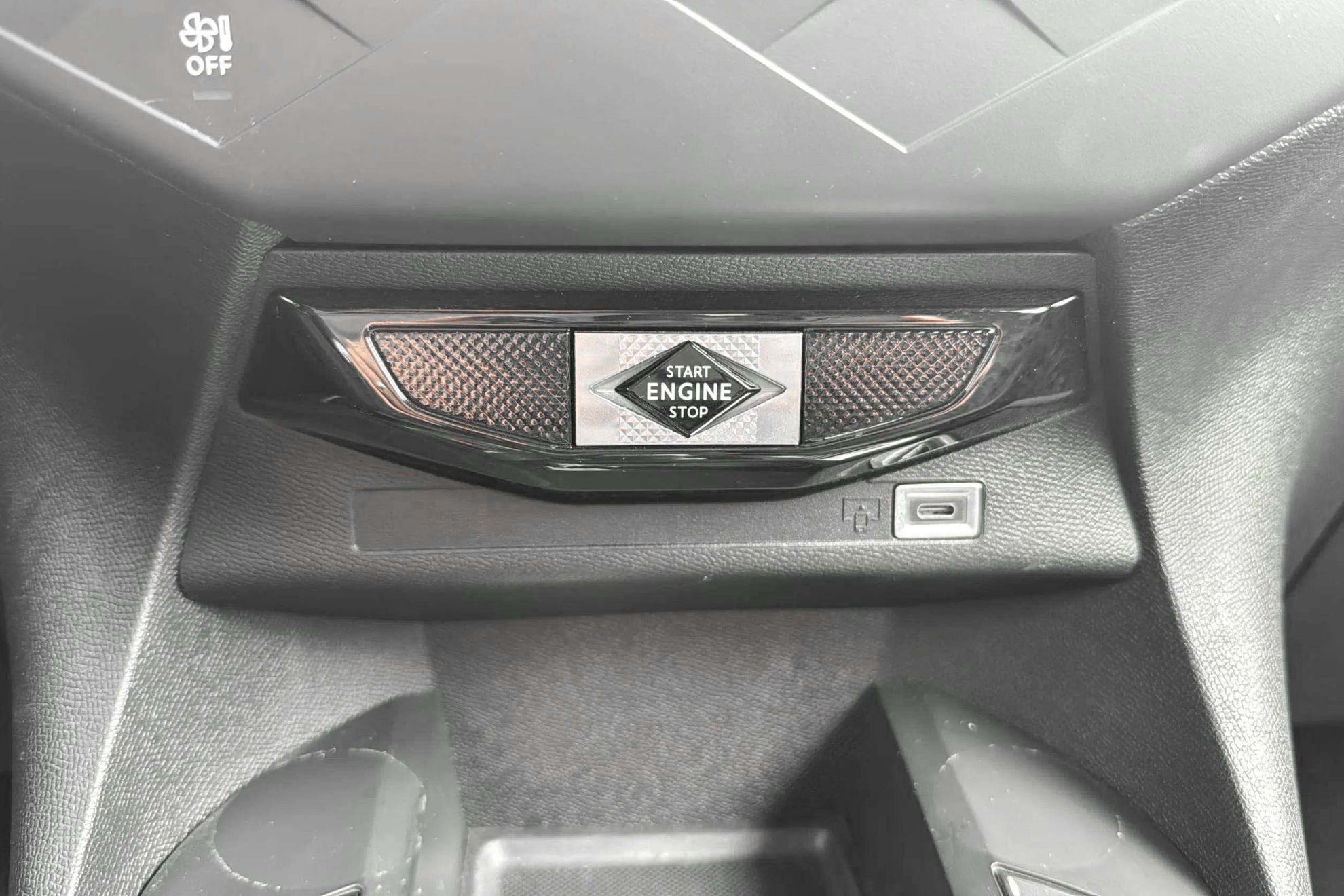 DS DS 3 Crossback PureTech Performance Line+ - foto 37