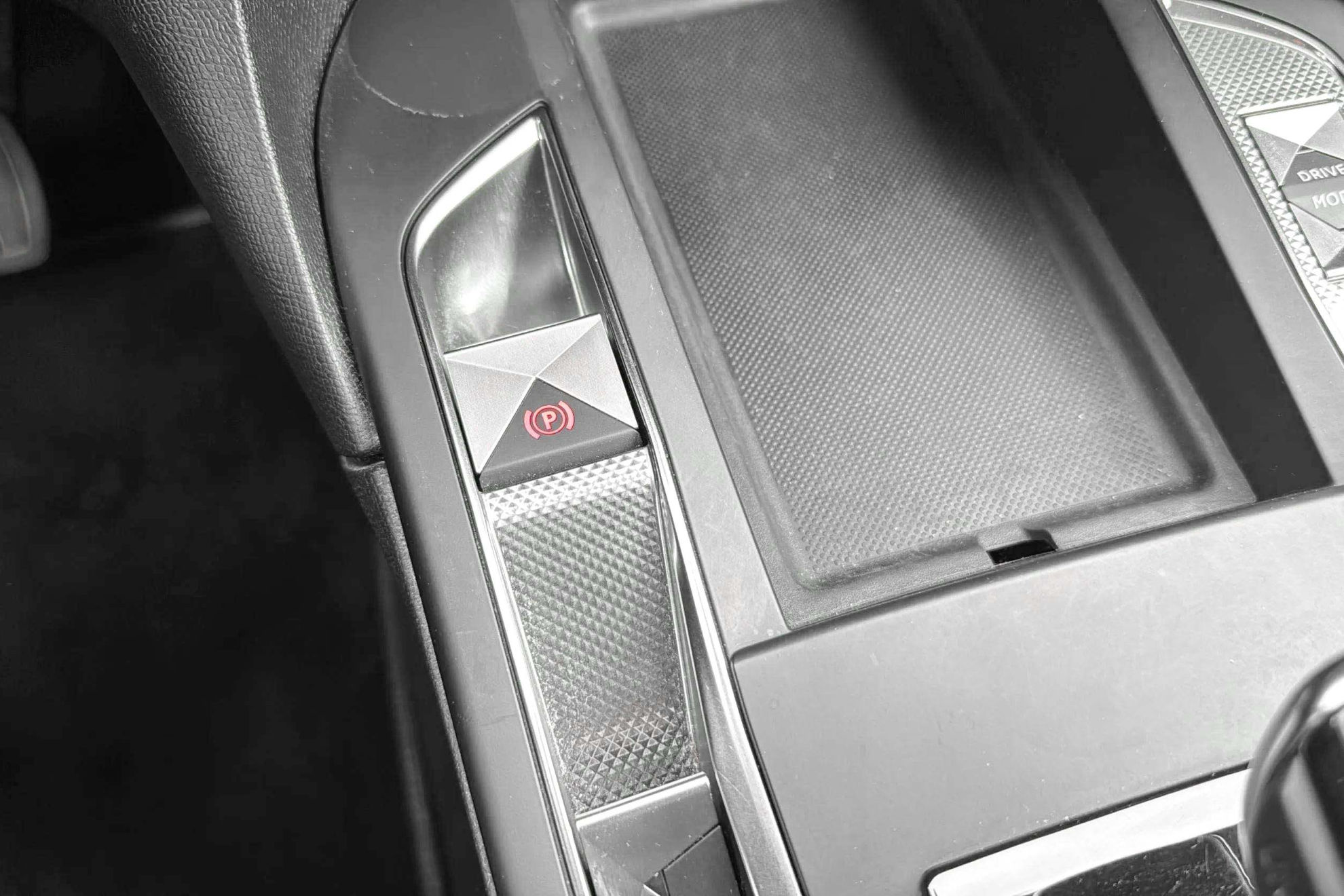 DS DS 3 Crossback PureTech Performance Line+ - foto 39