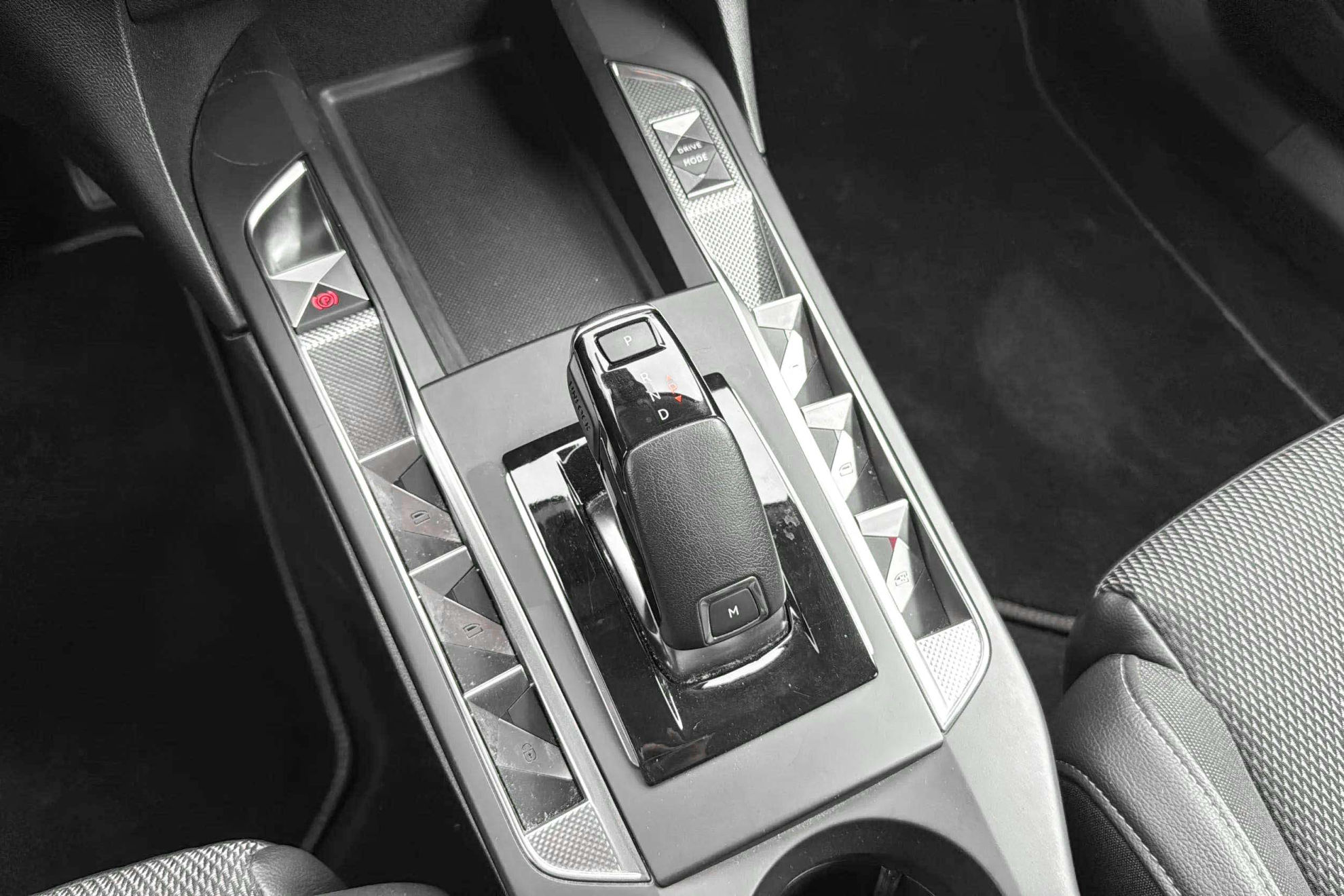DS DS 3 Crossback PureTech Performance Line+ - foto 38