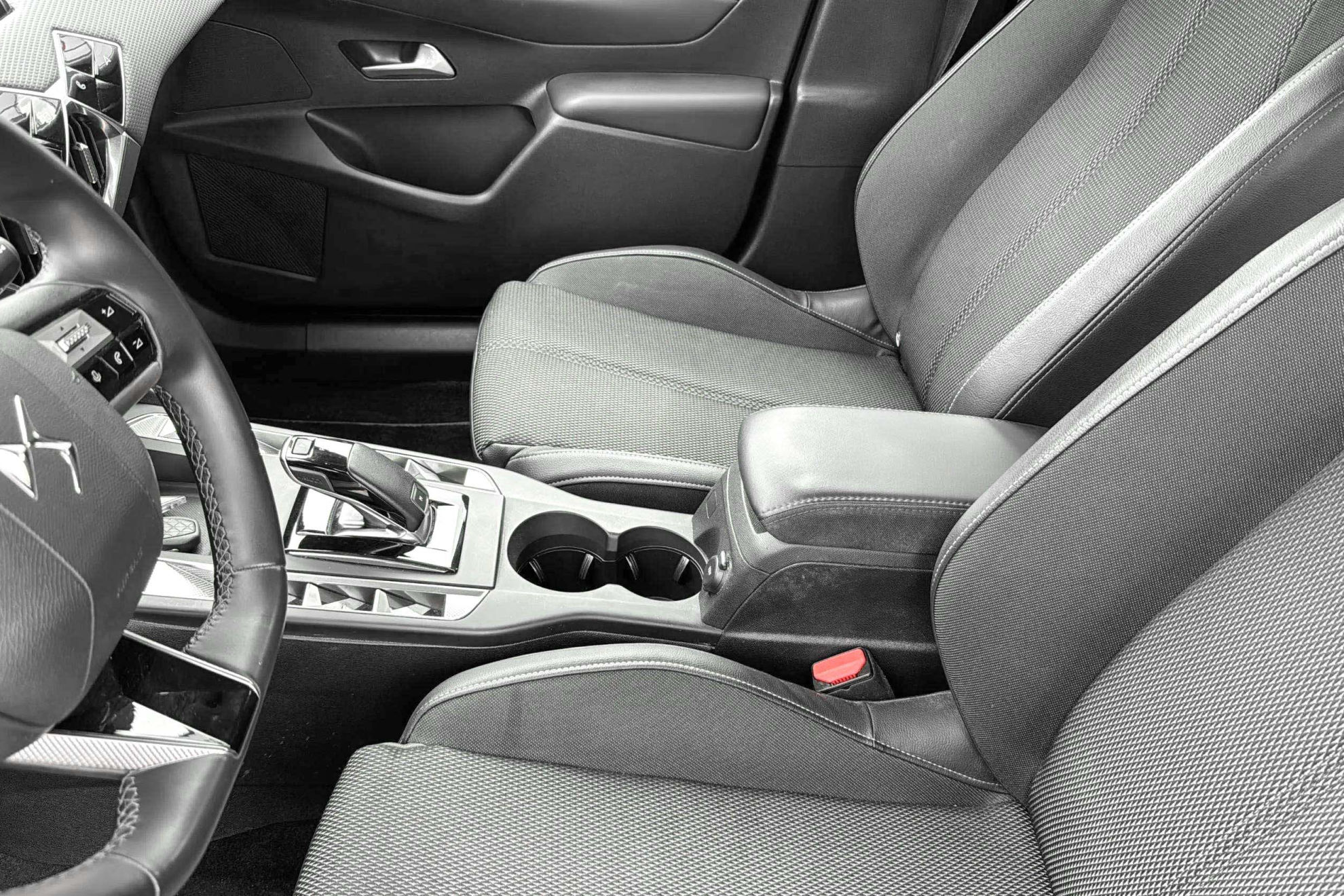 DS DS 3 Crossback PureTech Performance Line+ - foto 44