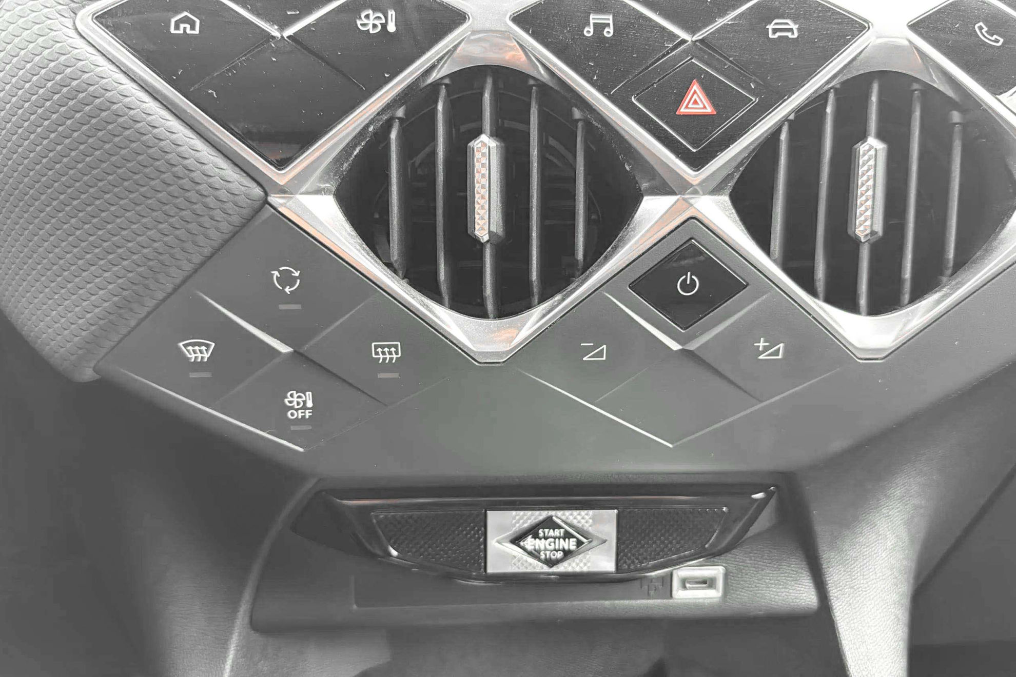 DS DS 3 Crossback PureTech Performance Line+ - foto 36