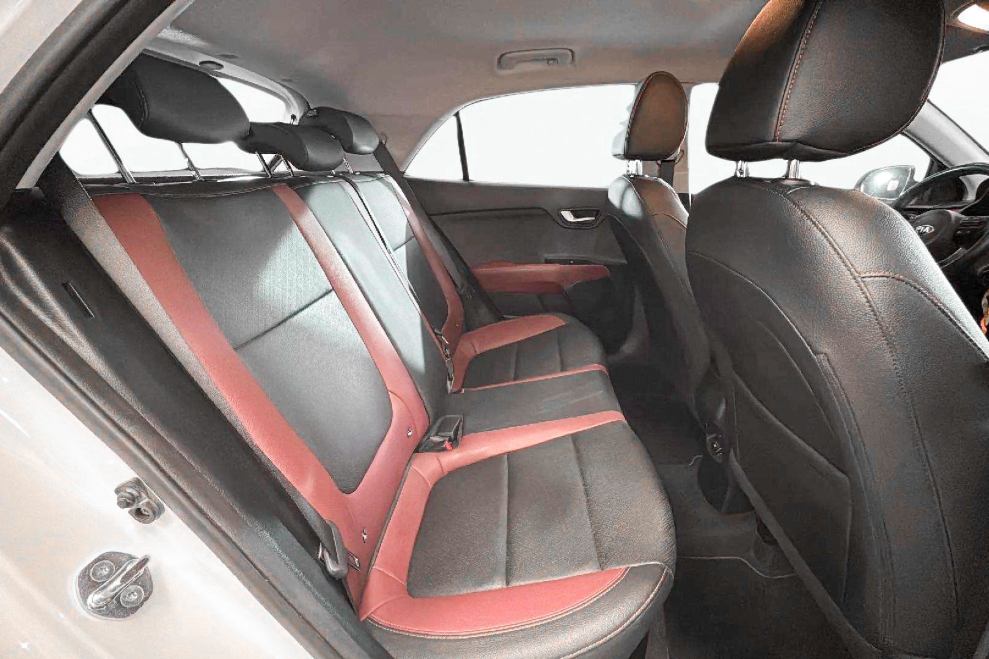 Kia Rio 1.0 T-GDi MHEV iMT GT Line - foto 18