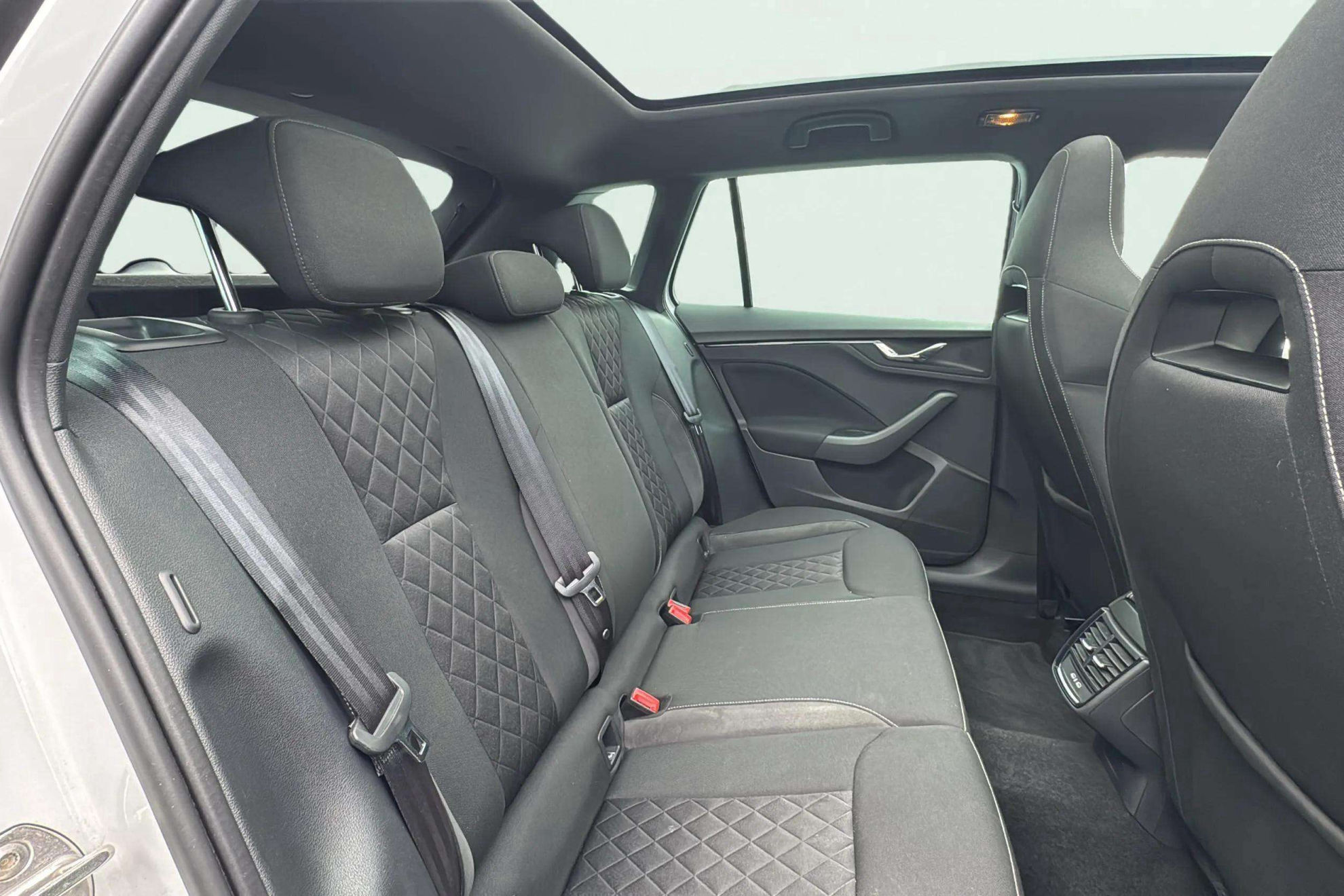 Škoda Kamiq 1.0 TSI Style - foto 14