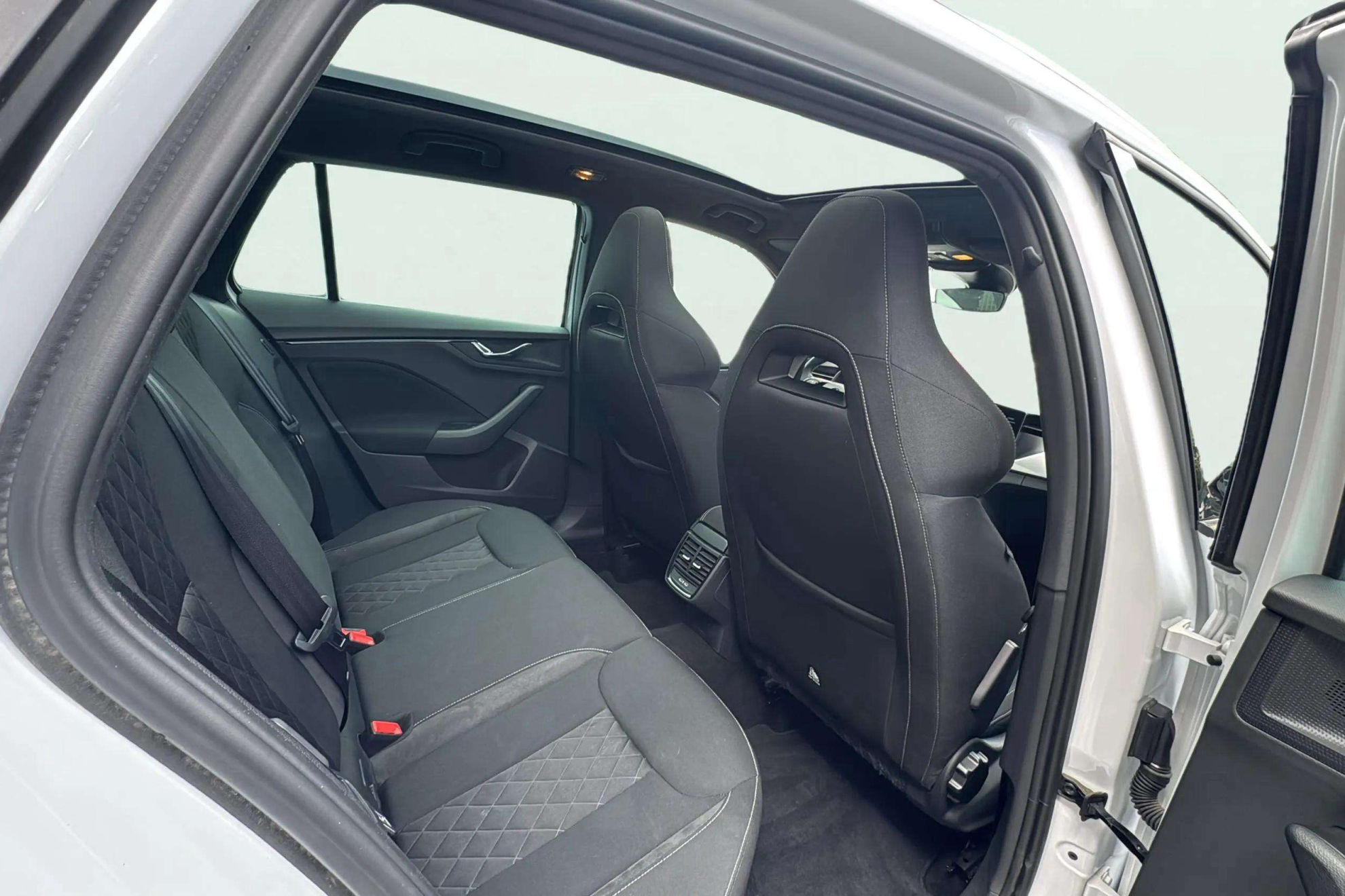 Škoda Kamiq 1.0 TSI Style - foto 16