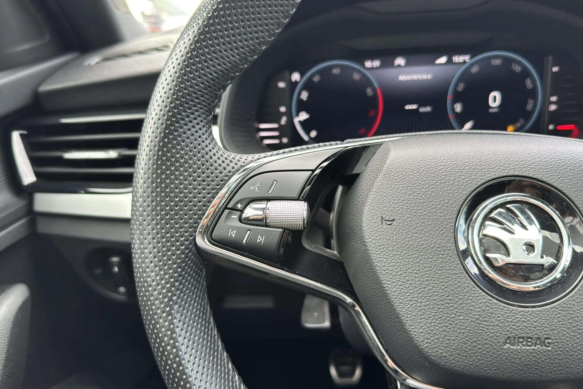 Škoda Kamiq 1.0 TSI Style - foto 22