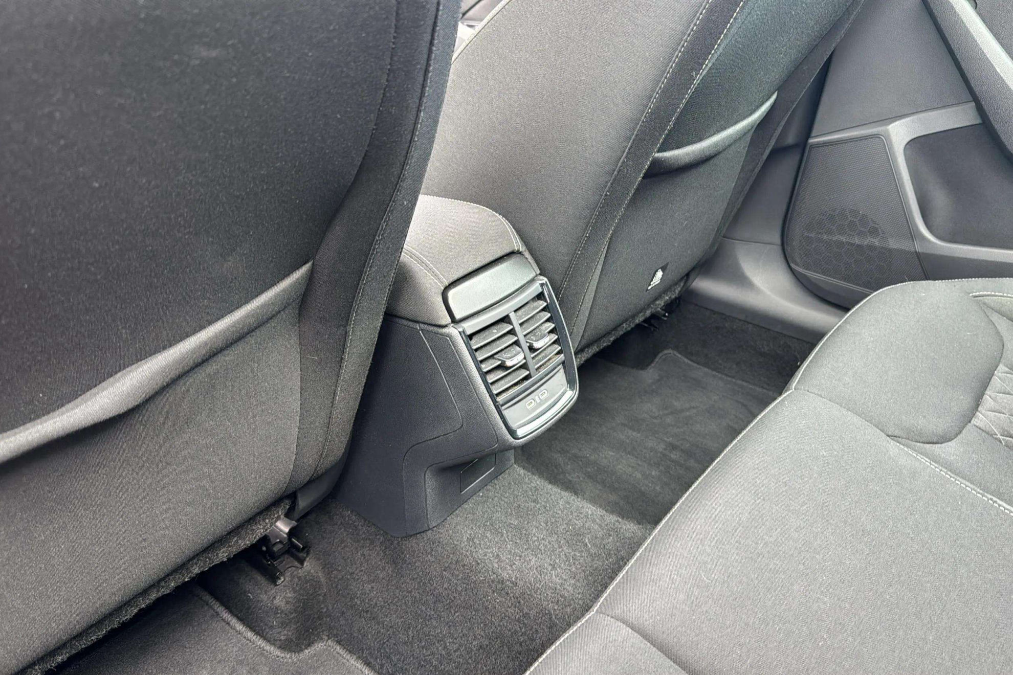 Škoda Kamiq 1.0 TSI Style - foto 42