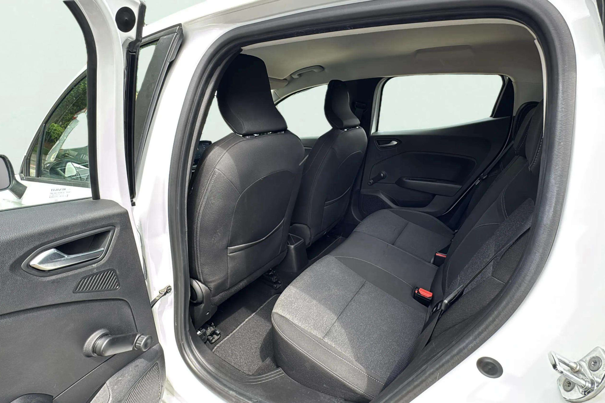 Renault Clio Equilibre TCe - foto 13