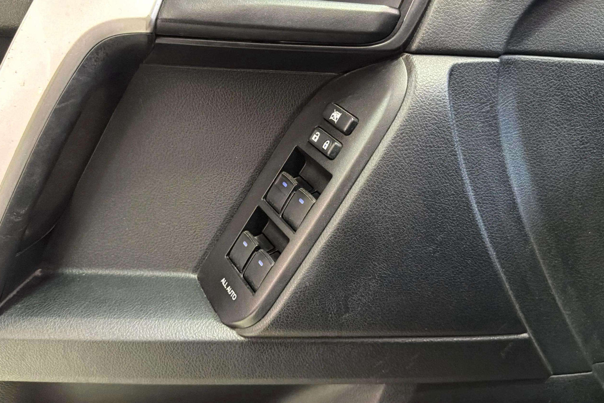 Toyota Land Cruiser 2.8 D-4D GX 7 plazas - foto 17