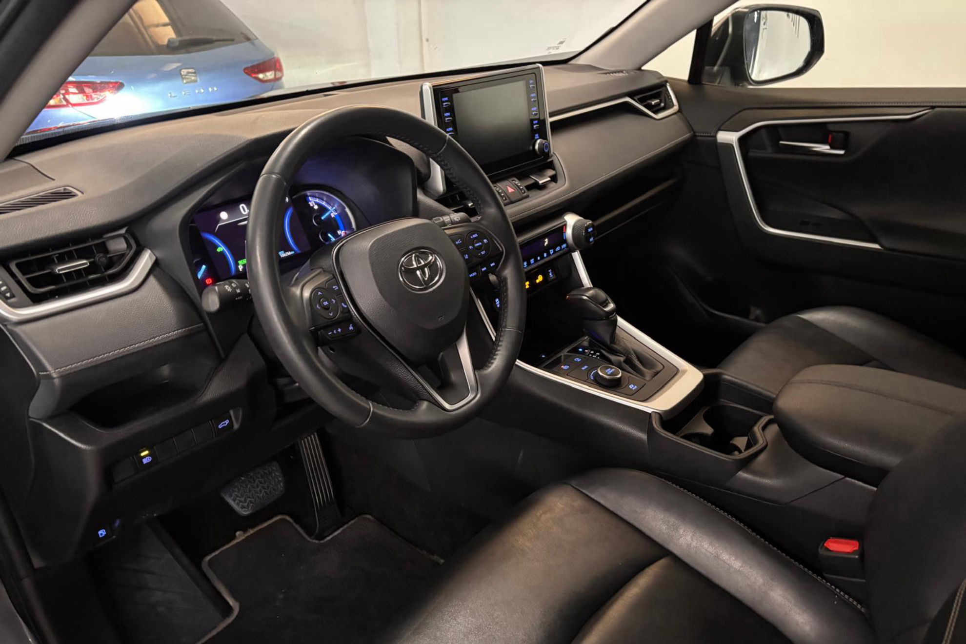 Toyota RAV4 2.5l 220H Advance Plus 4WD - foto 12