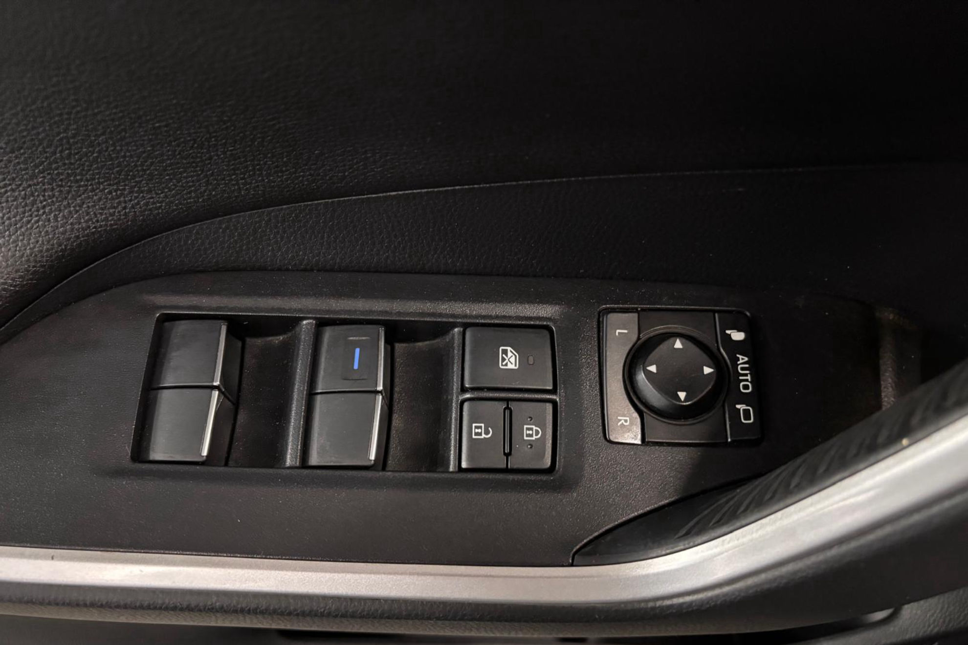 Toyota RAV4 2.5l 220H Advance Plus 4WD - foto 16