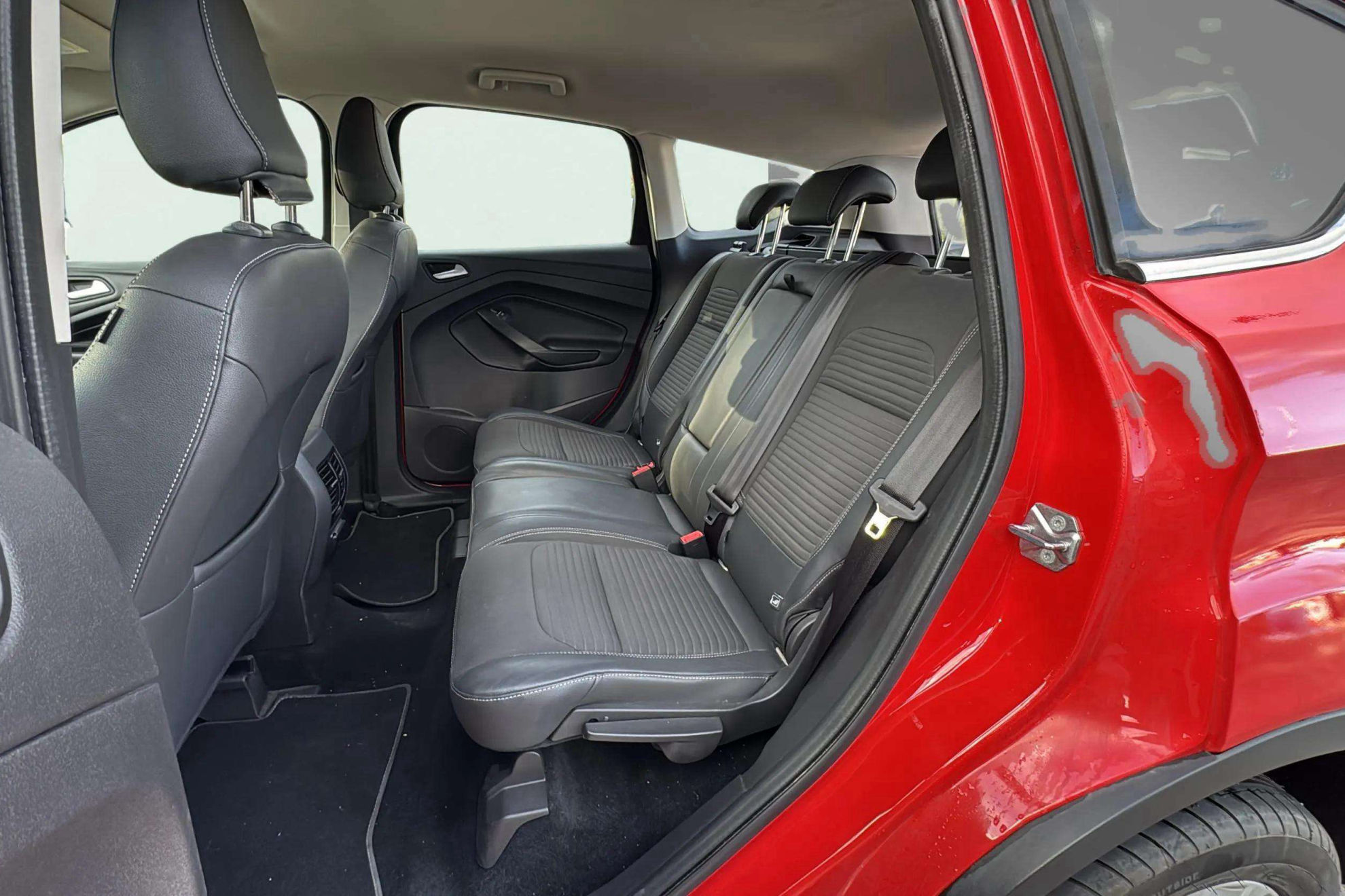 Ford Kuga 1.5 TDCi 4x2 Titanium - foto 14