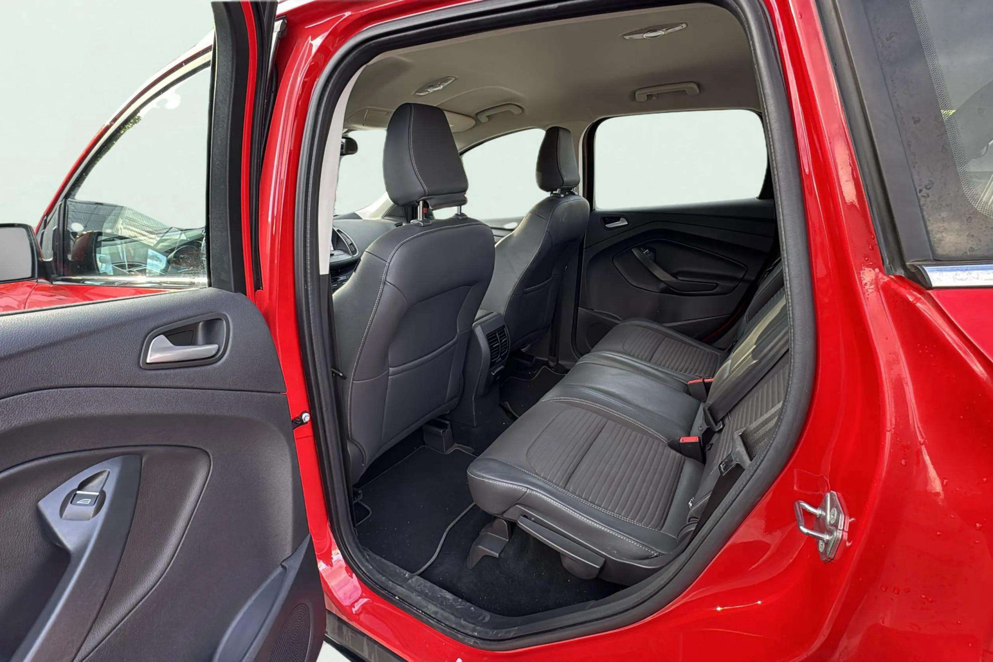 Ford Kuga 1.5 TDCi 4x2 Titanium - foto 13