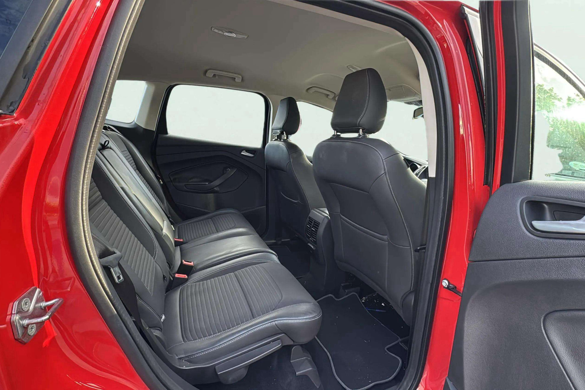 Ford Kuga 1.5 TDCi 4x2 Titanium - foto 18